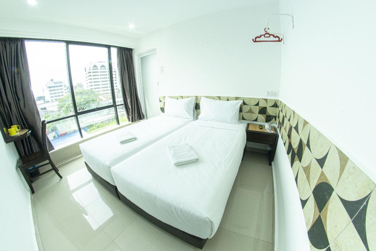 Standard Twin Room - Photo 5