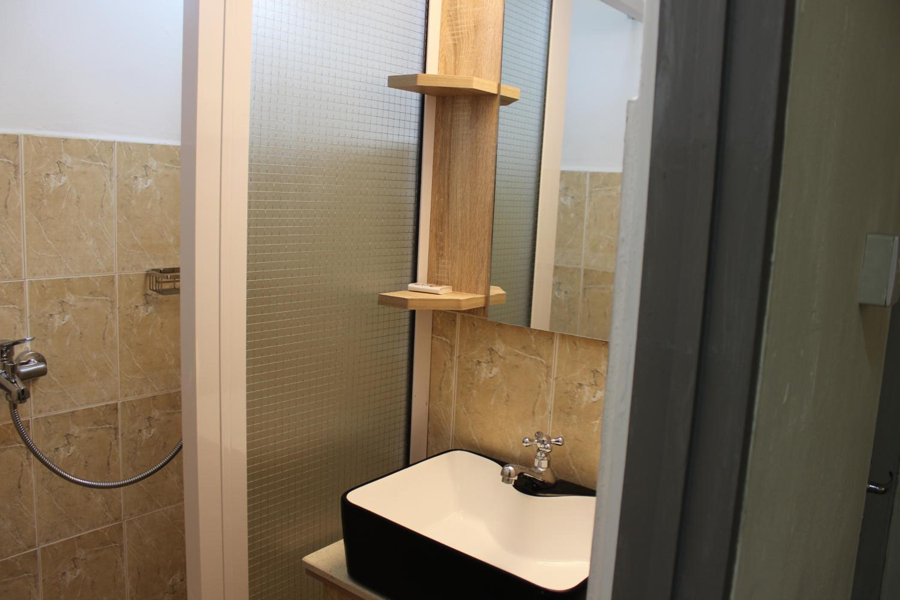 Family Room with Private Bathroom - Photo 2