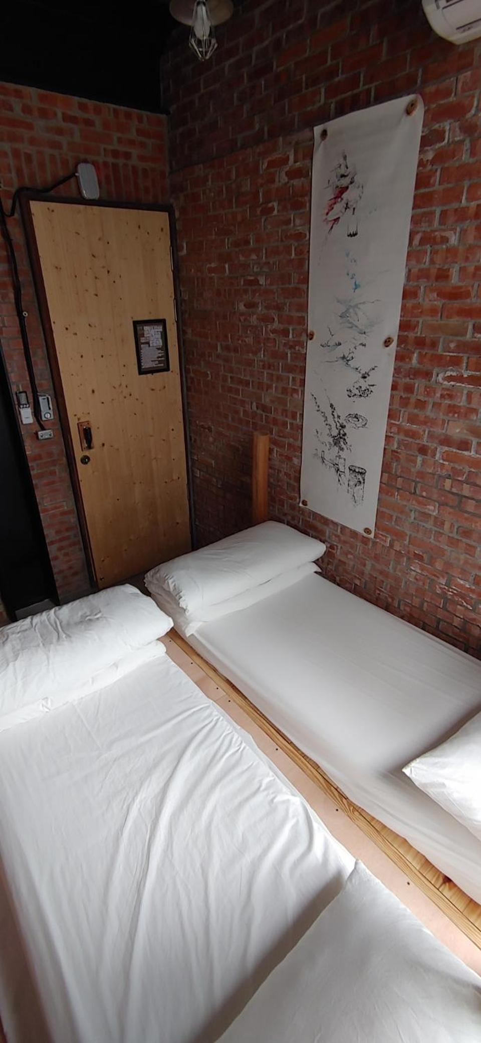 Twin Room with Shared Bathroom photo 1