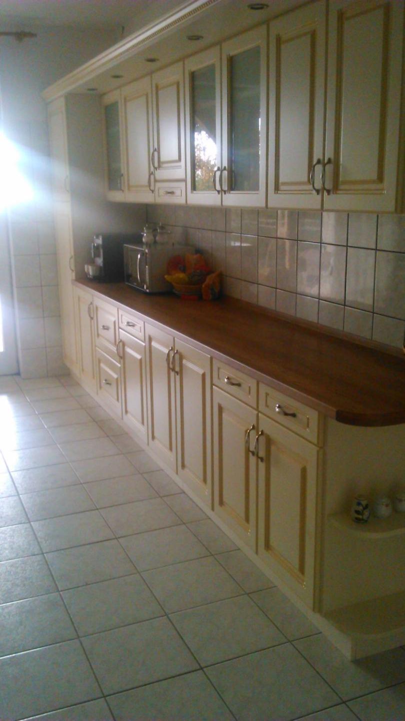 Eight-Bedroom House photo 3
