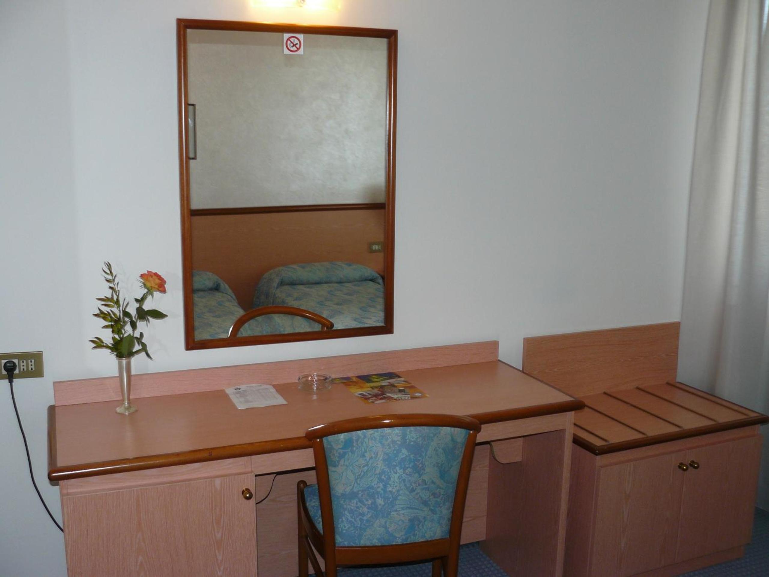 Economy Triple Room - Photo 3