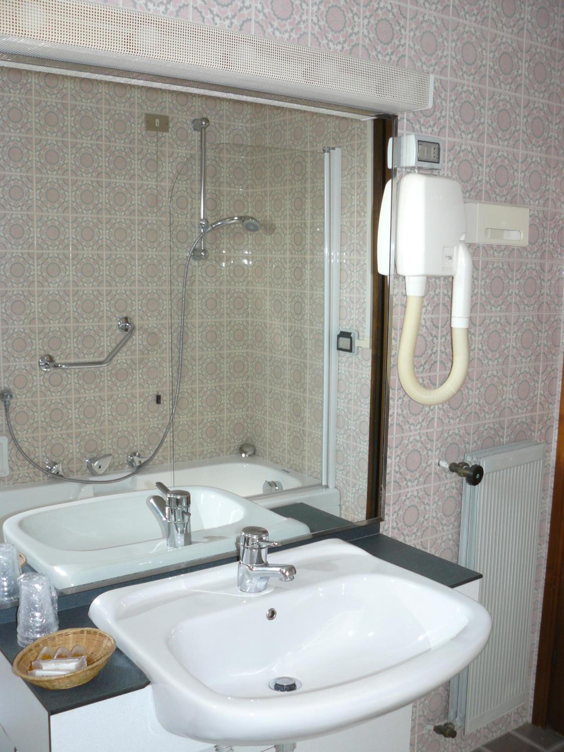 Economy Triple Room - Photo 2