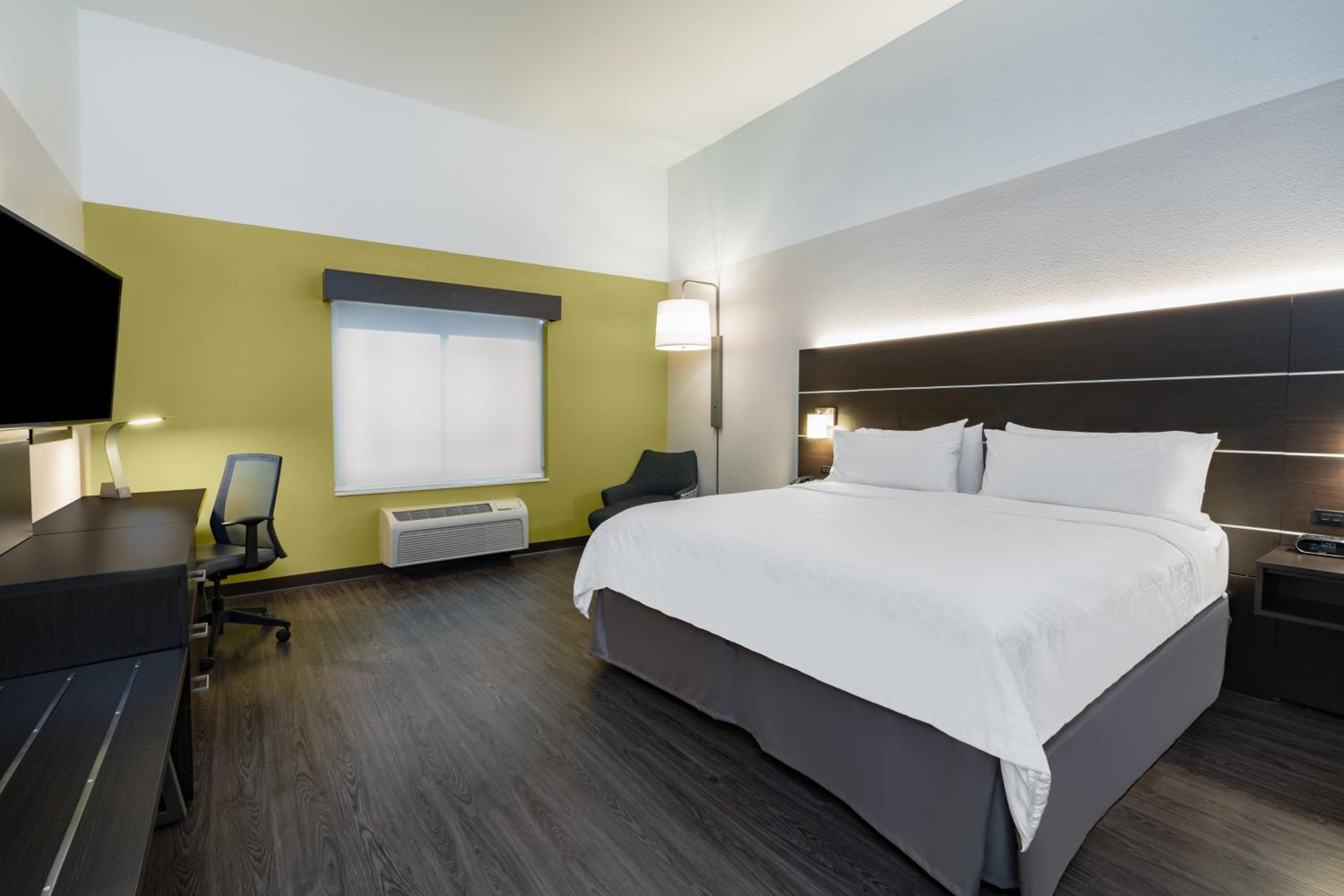 Standard King Room - Pet Friendly - Photo 3