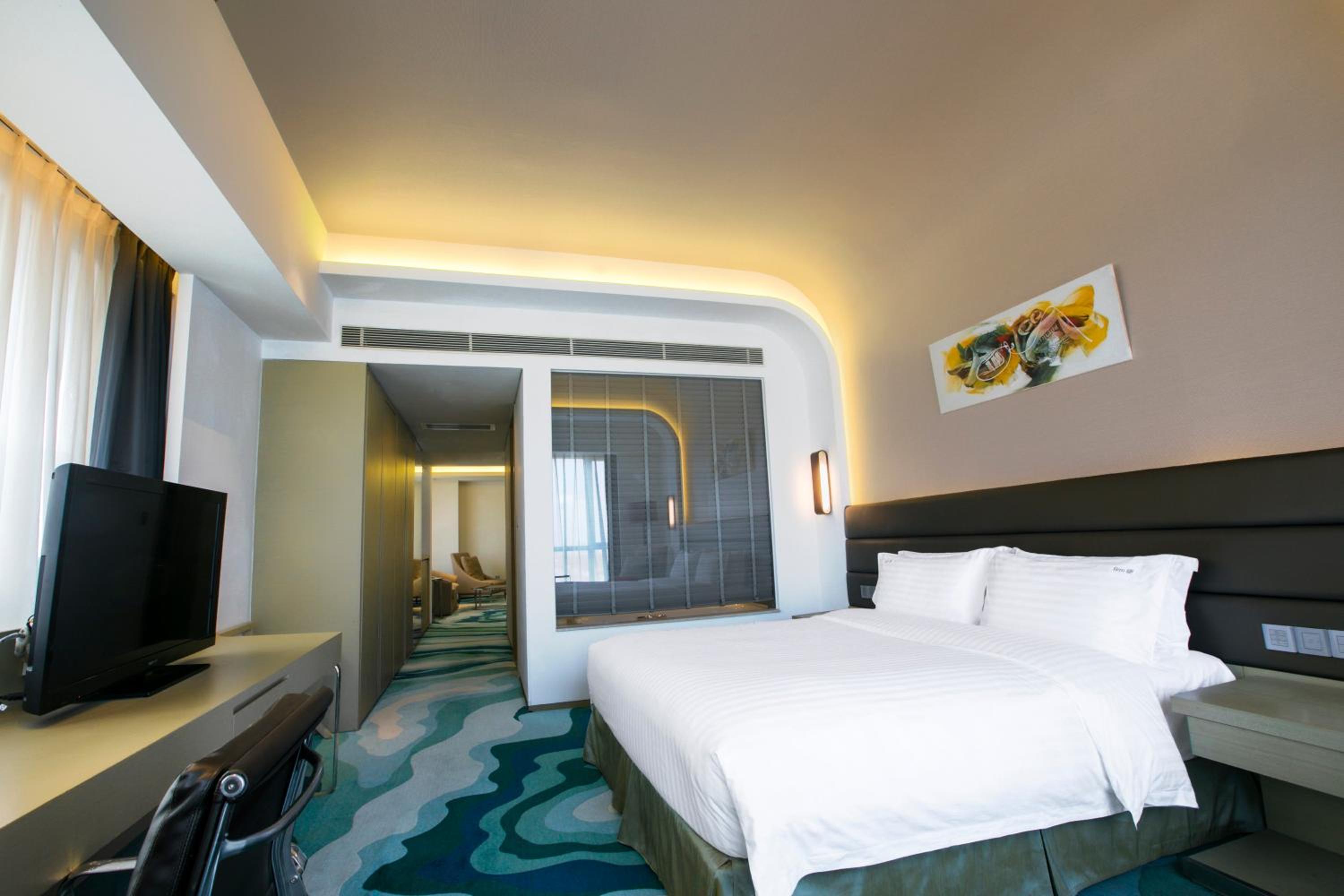 One-Bedroom Suite - Lounge Access - Photo 6