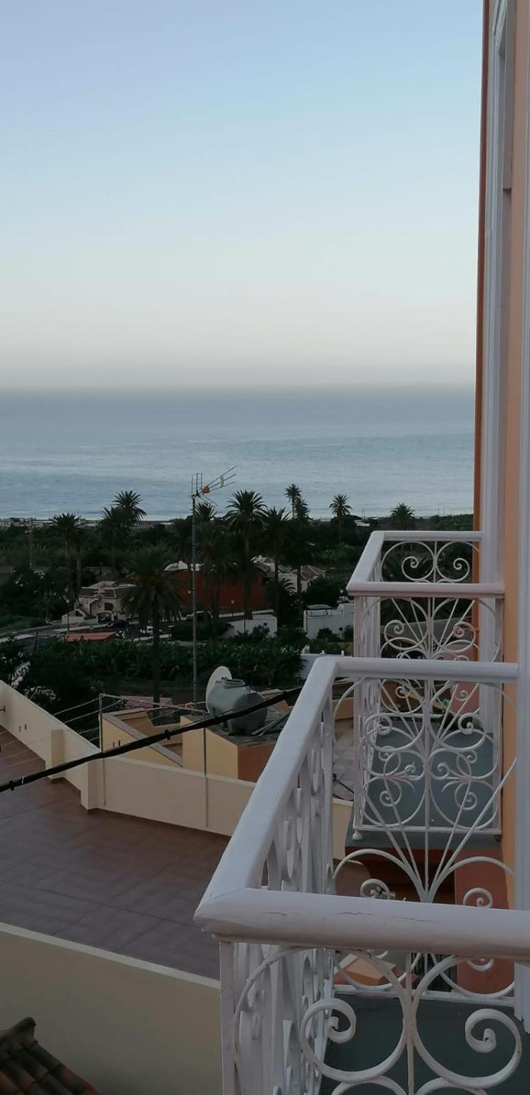 Double Room with Balcony - Photo 7