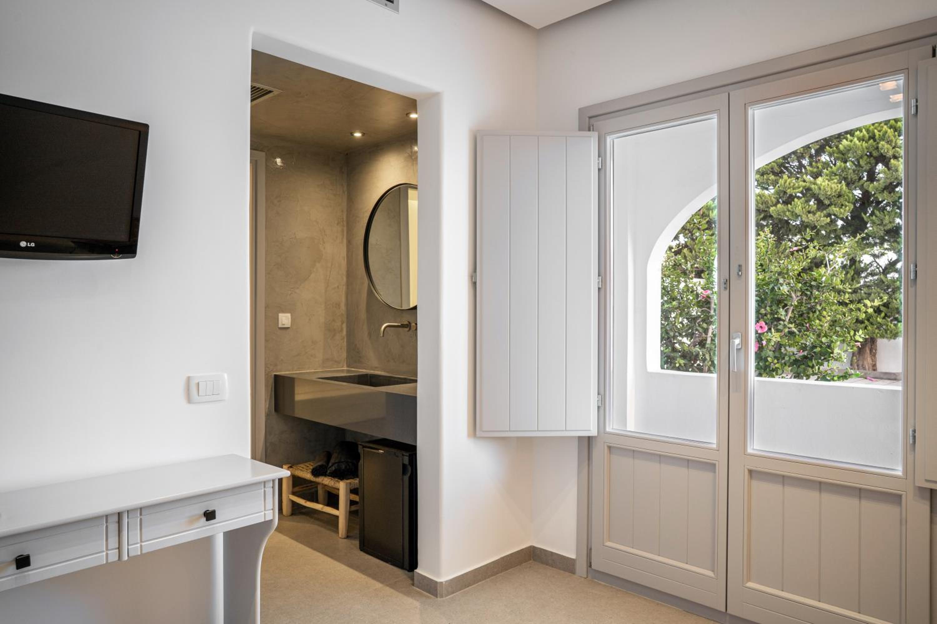Junior Suite with Pool View