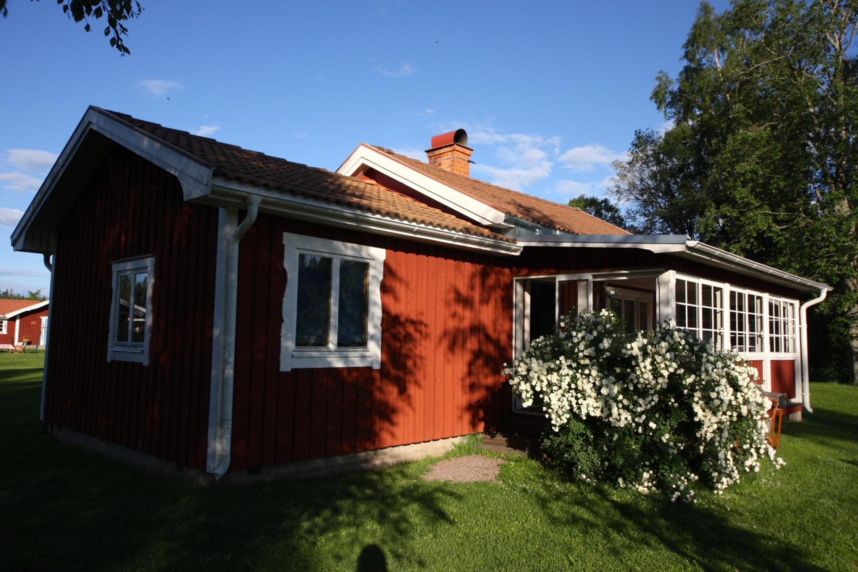 Two-Bedroom House - Photo 10