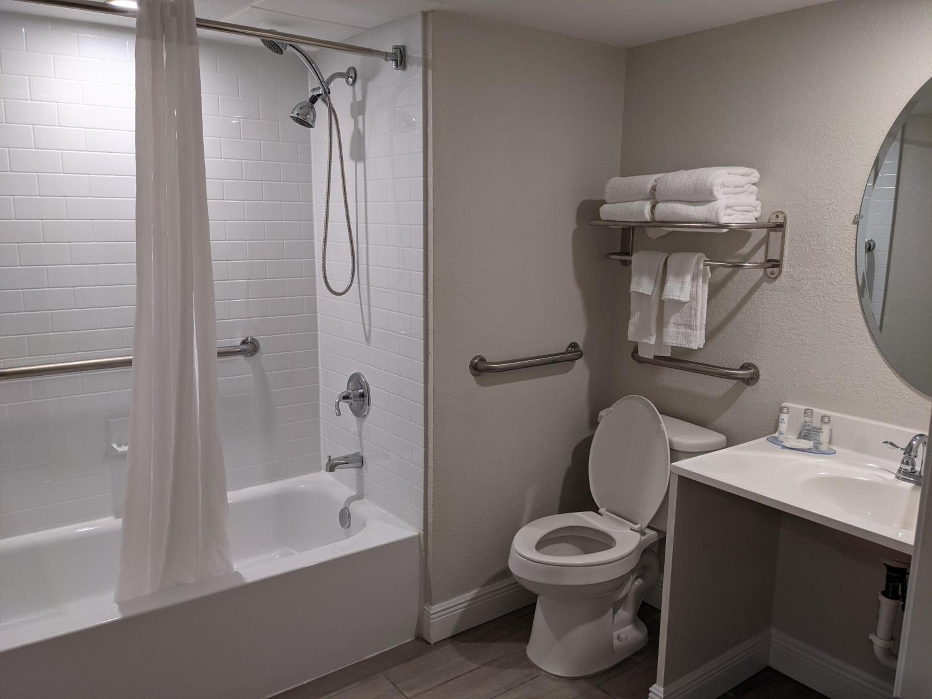 King Room with City View - Accessible/Non-Smoking - Photo 5