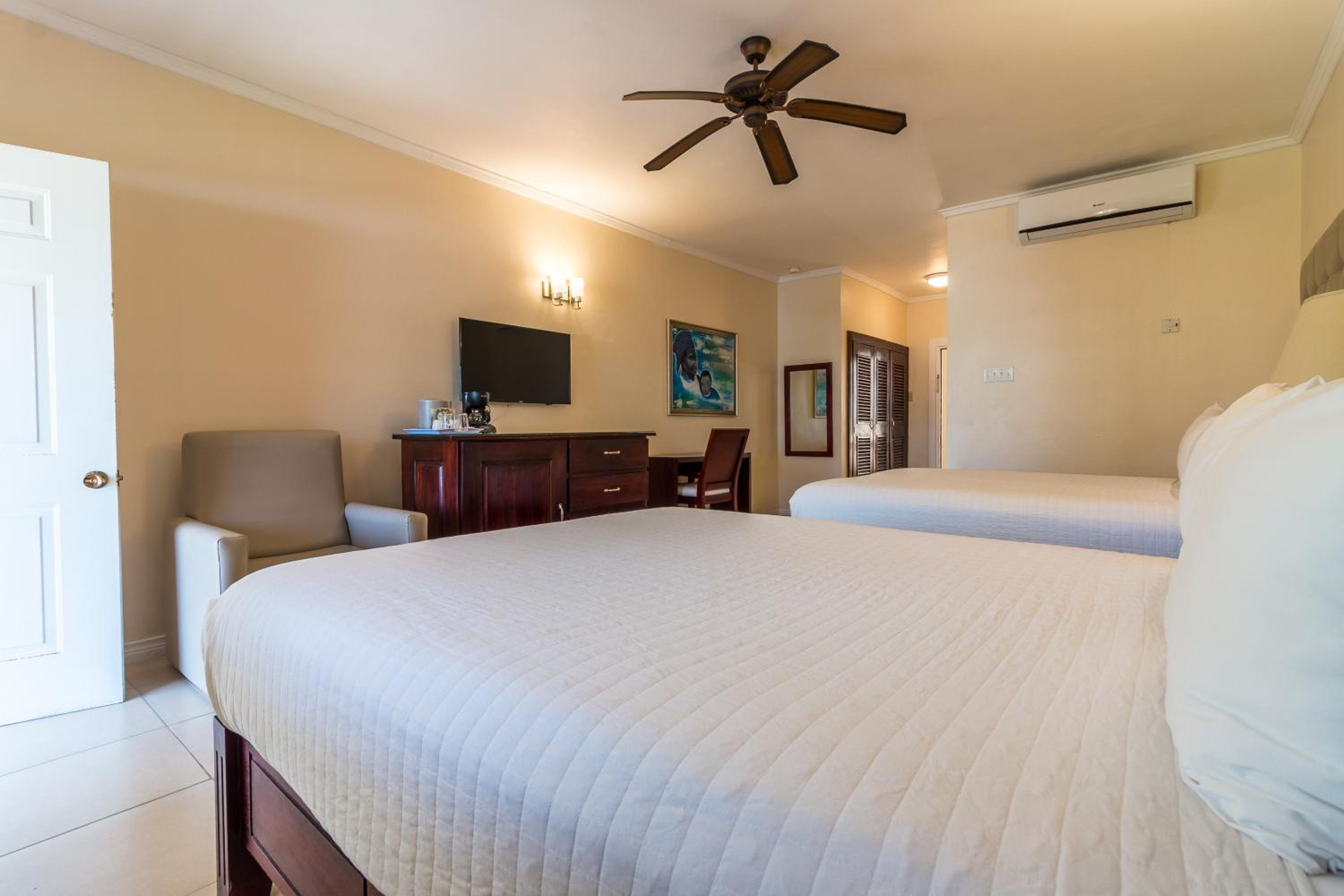 Deluxe Room - Photo 2