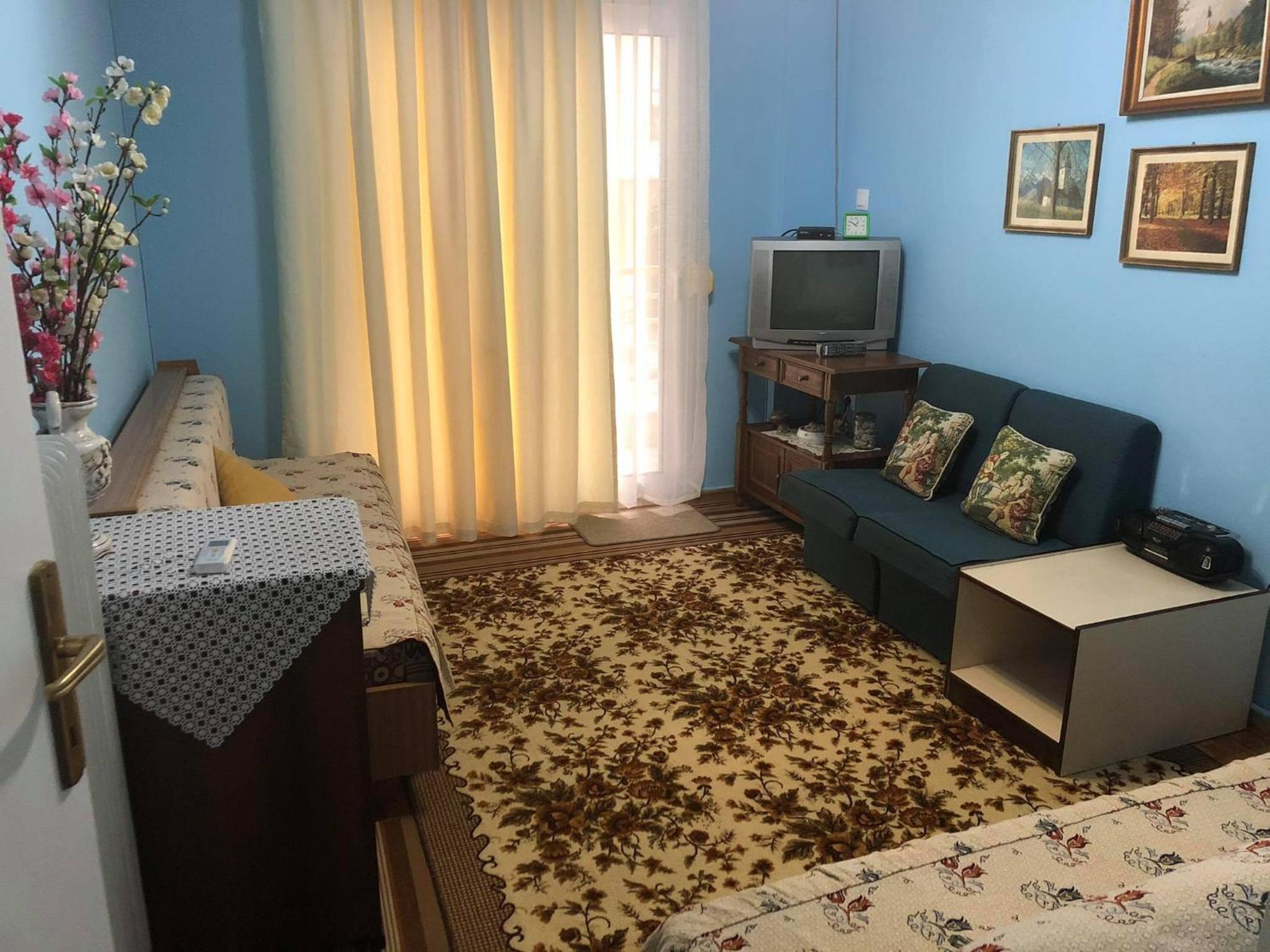 Apartment with Balcony - Photo 12