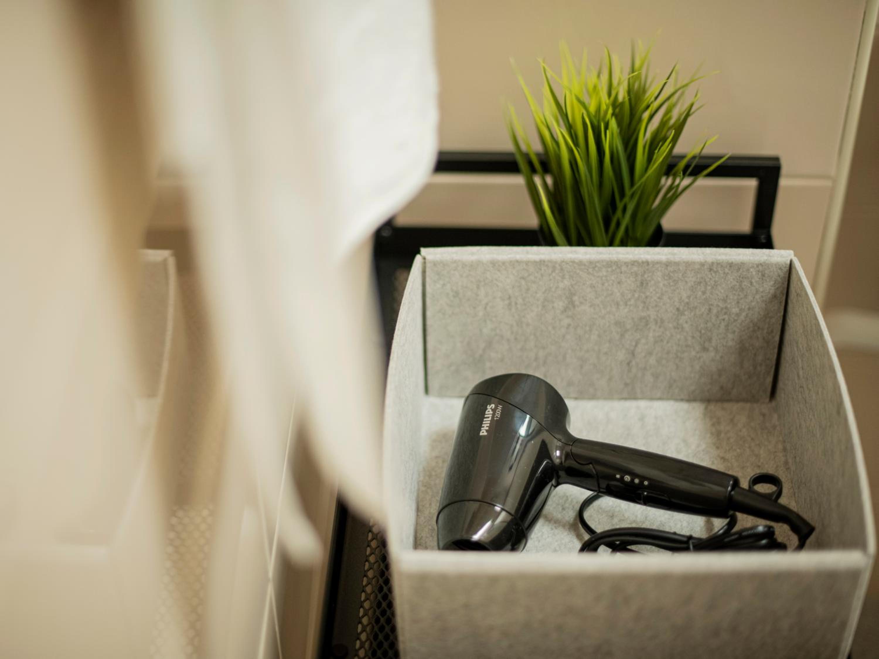 Twin Room - Disability Access - Photo 4