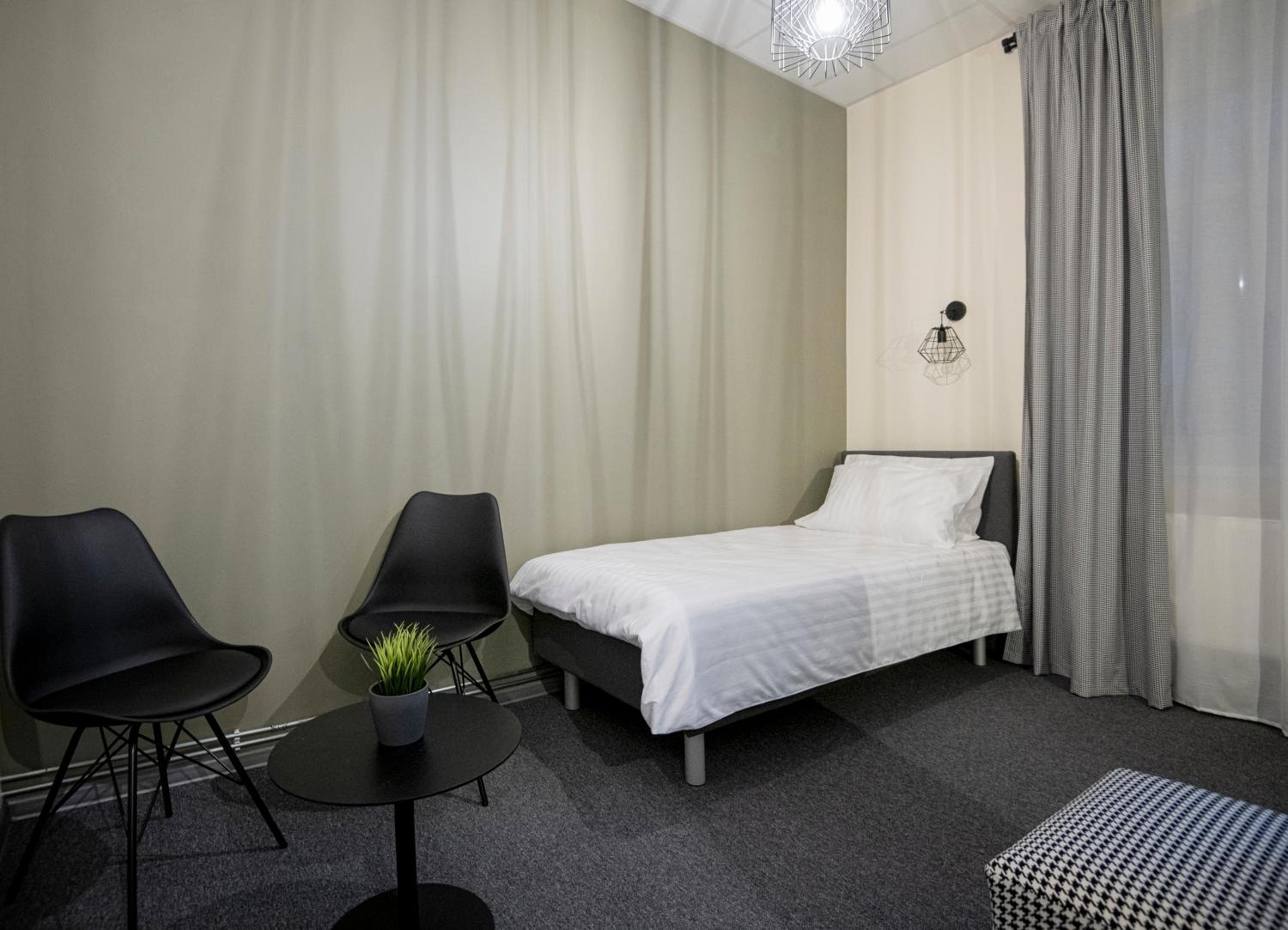 Twin Room - Disability Access - Photo 5
