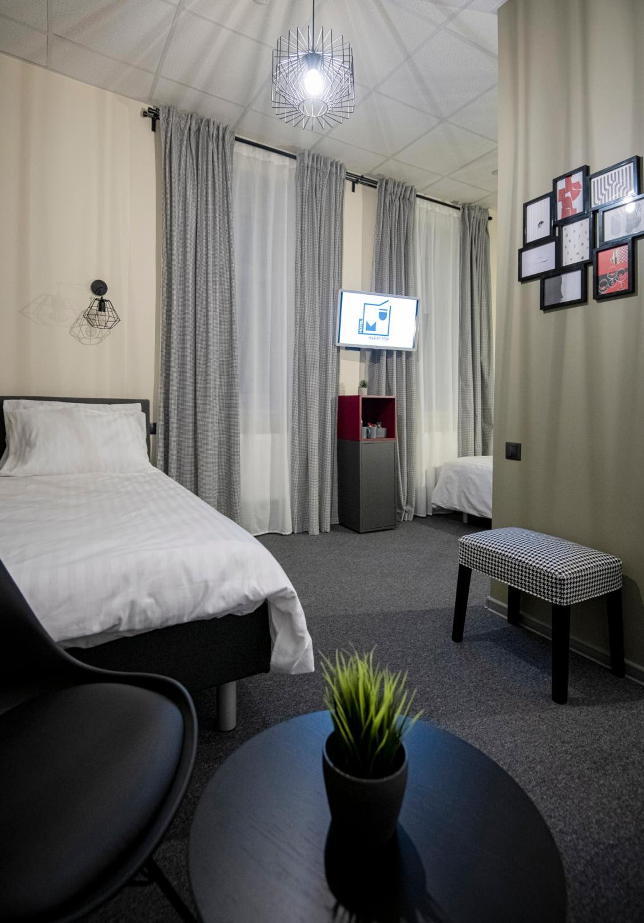 Twin Room - Disability Access - Photo 1