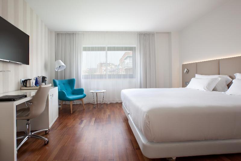 Family Connecting Room with Extra Bed (3 Adults + 2 Children) photo 3