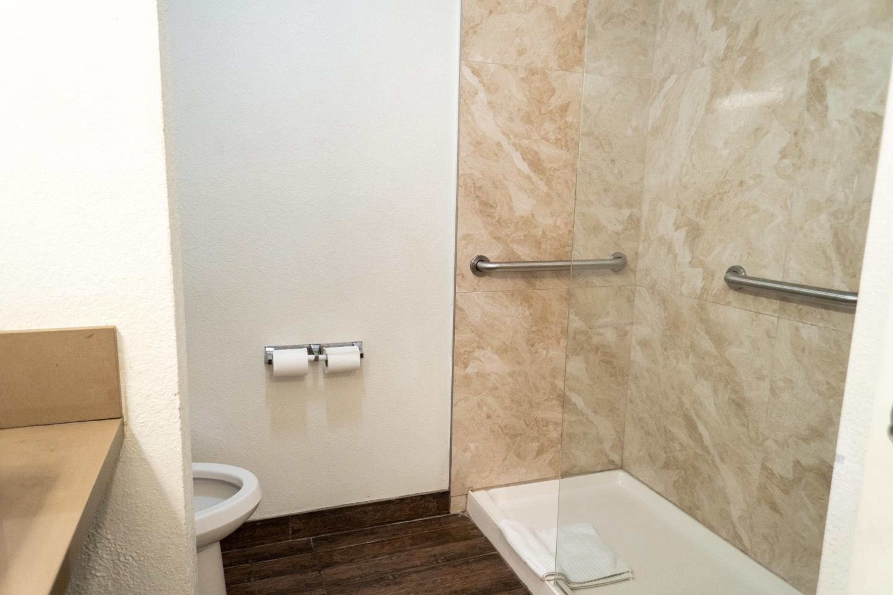 Deluxe King Room - Photo 2