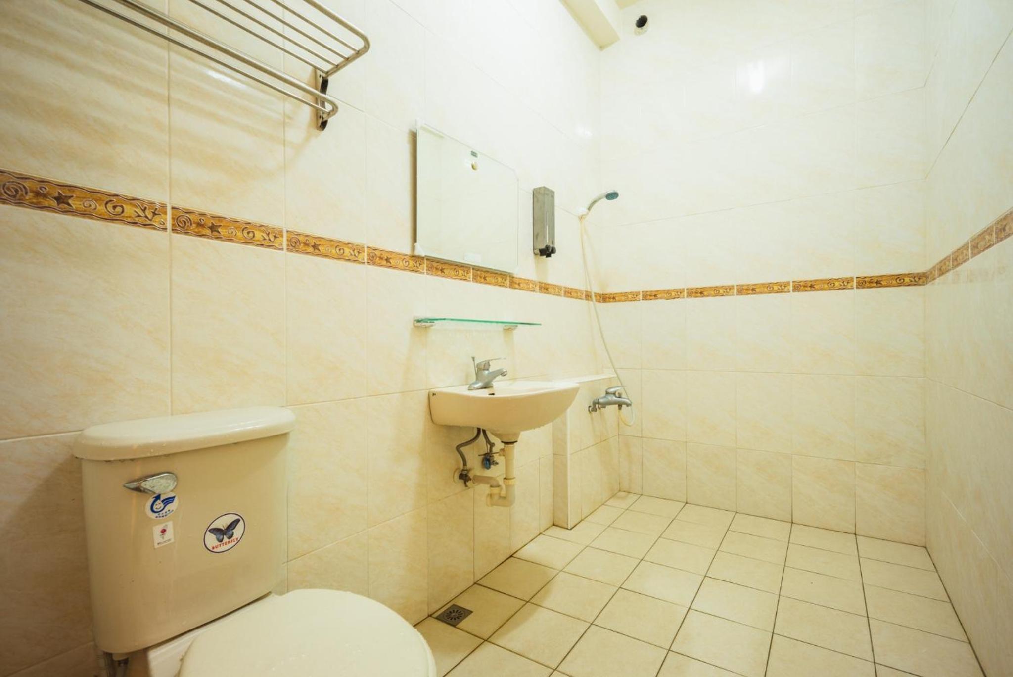 Quadruple Room with Private Bathroom