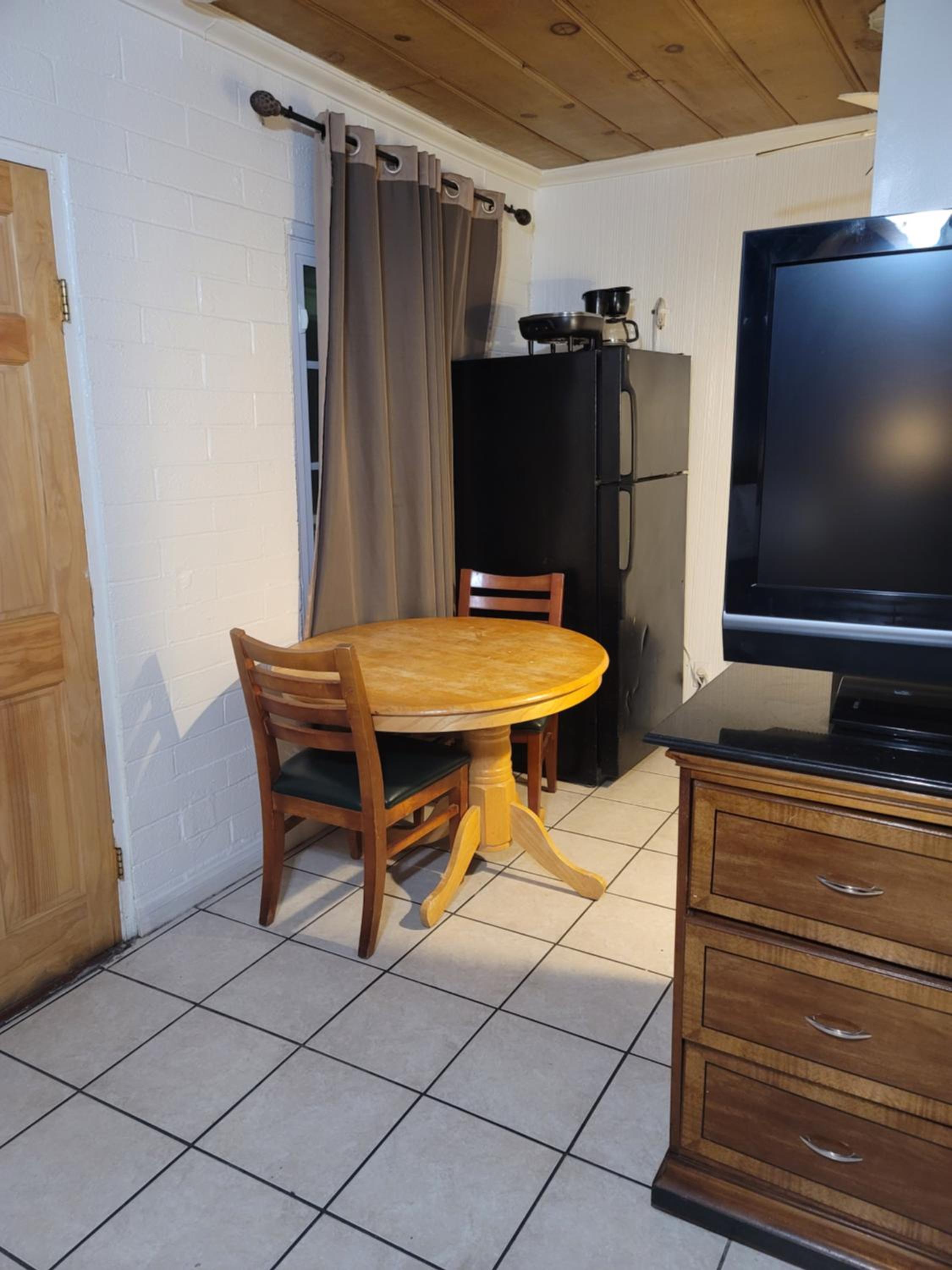Queen Room with Two Queen Beds and Kitchen photo 3