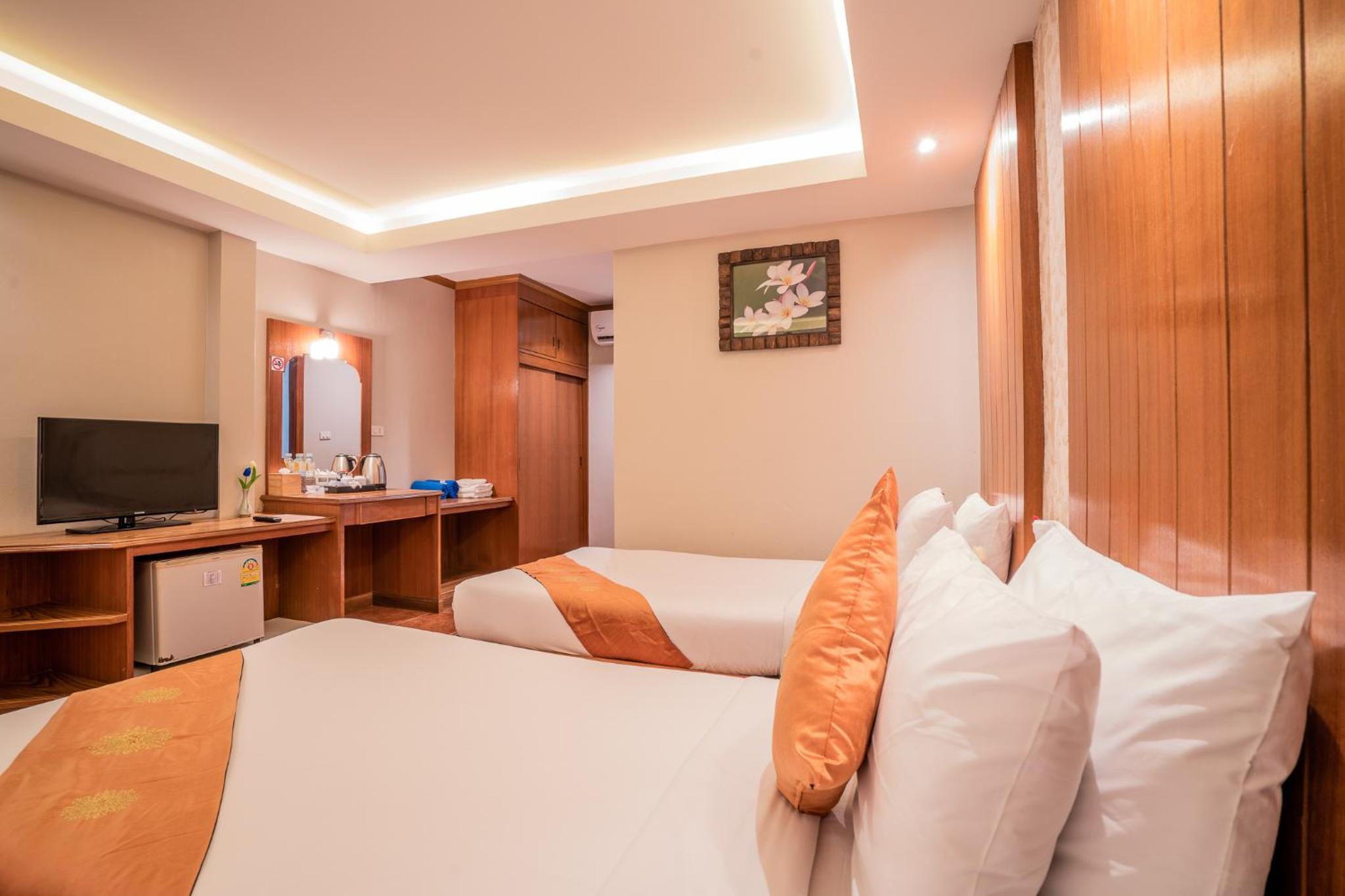Deluxe Twin Bungalow- Newly Renovated photo 3