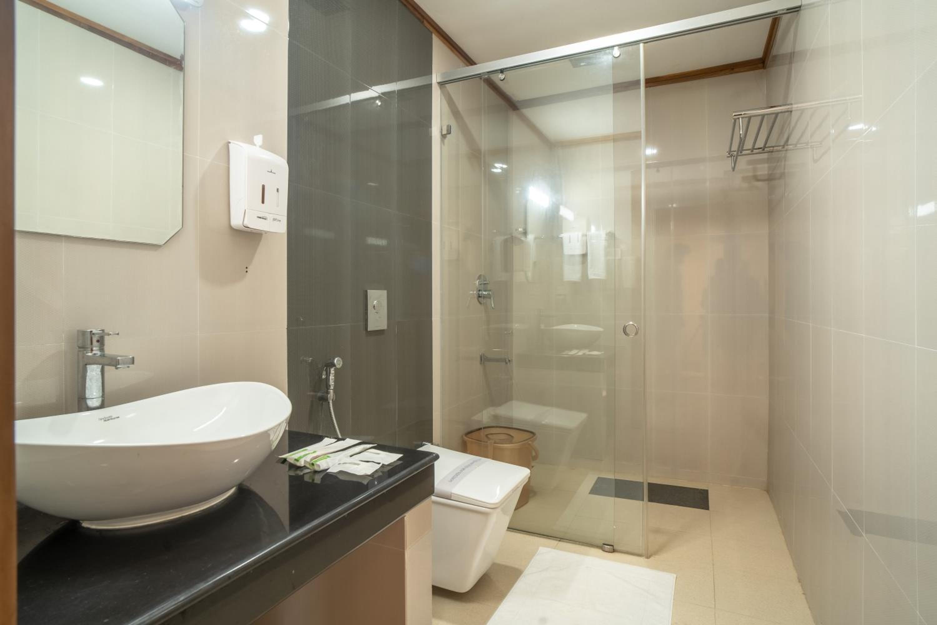 Deluxe Double Room - Photo 14