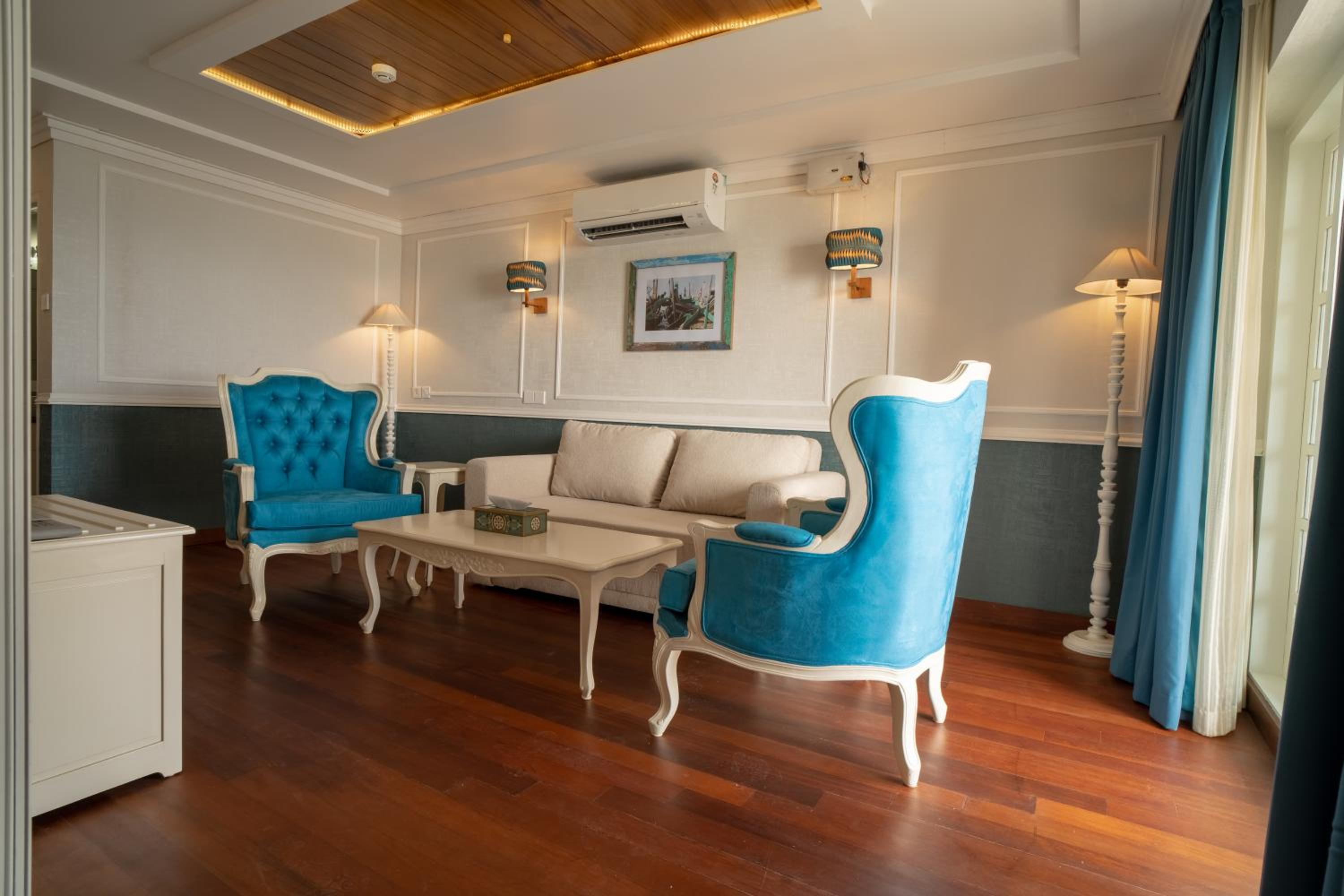 Deluxe Suite with Sea View photo 3