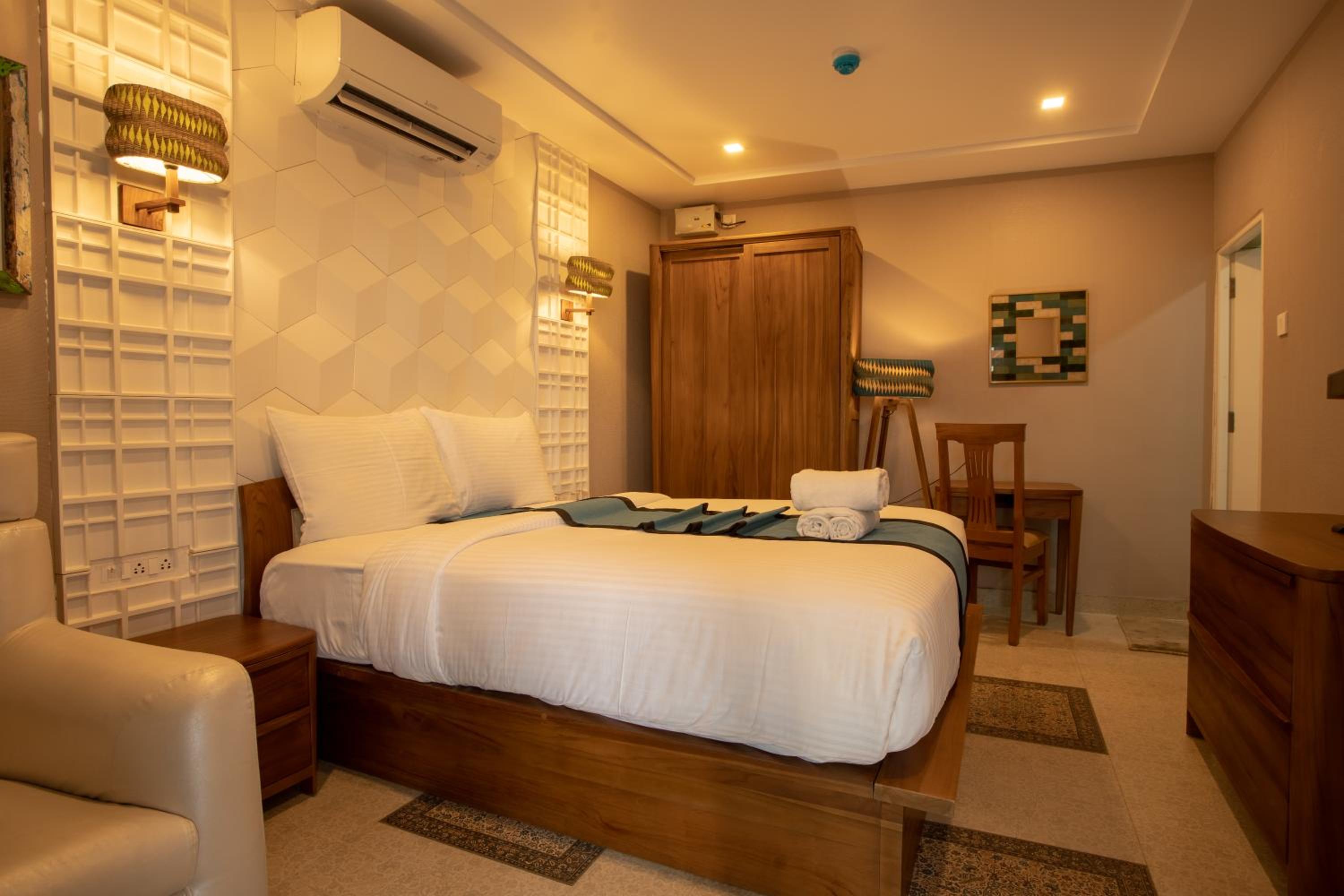 Deluxe Double Room - Photo 18