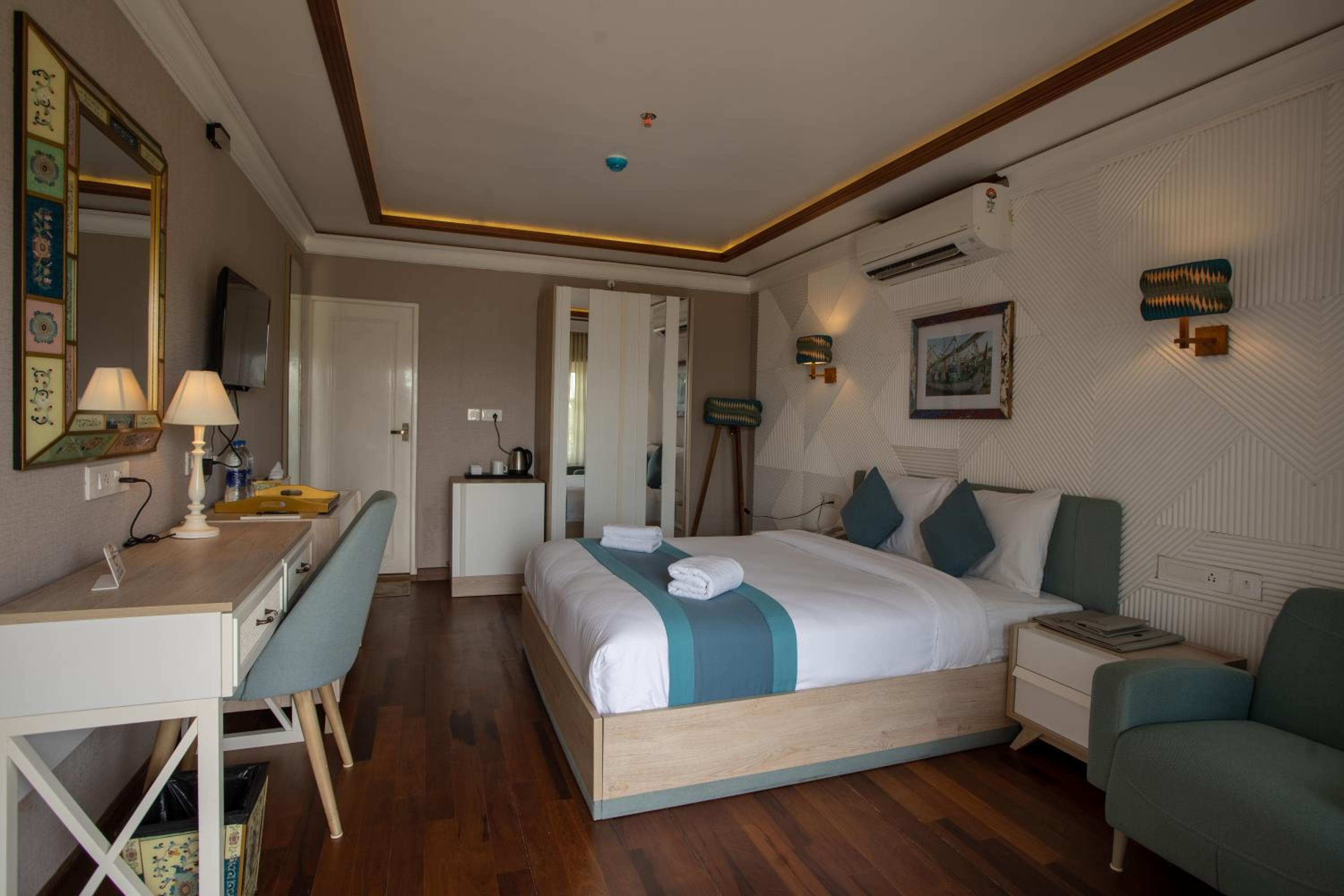 Deluxe Double Room - Photo 12