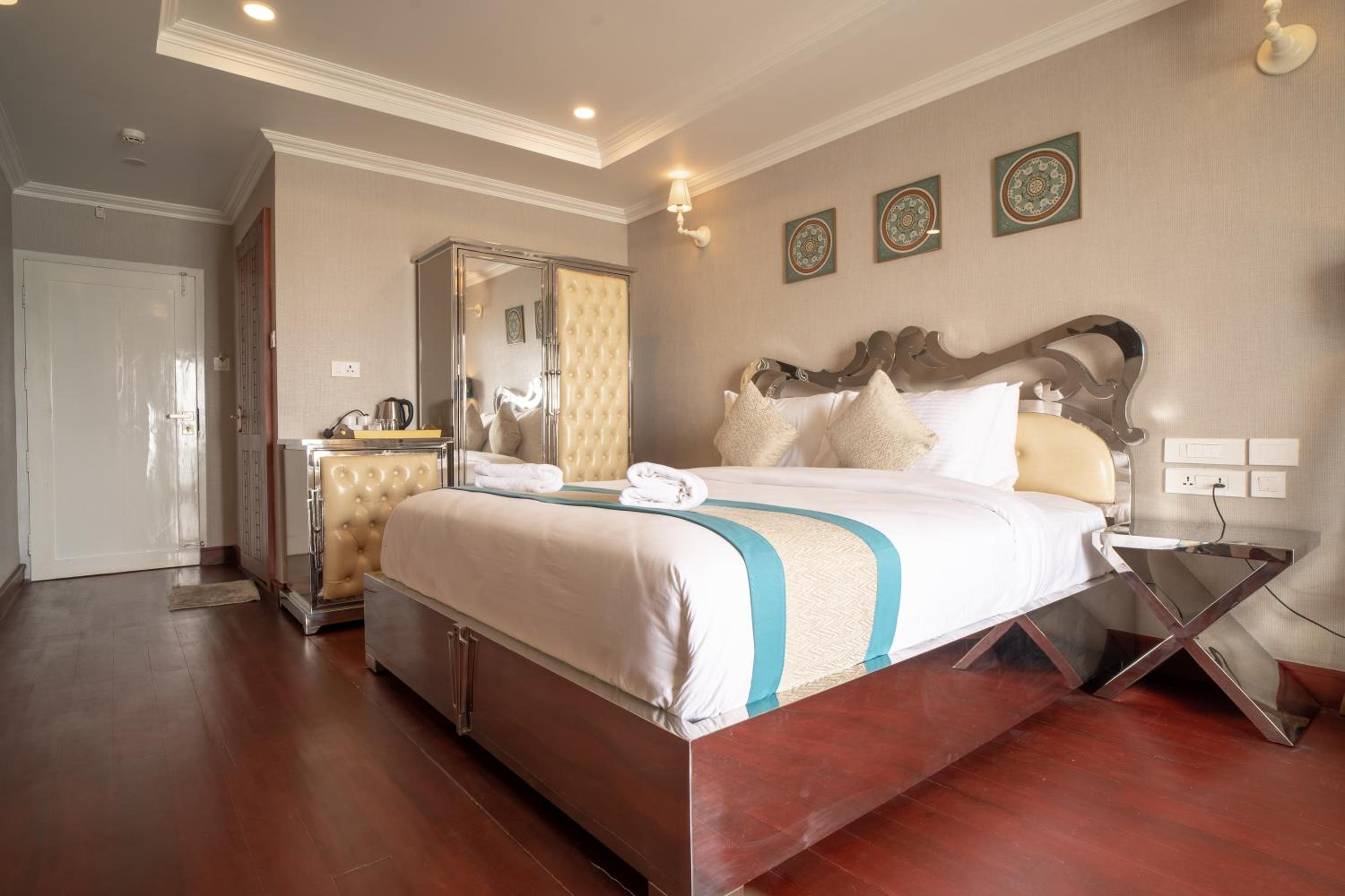 Deluxe Double Room - Photo 21