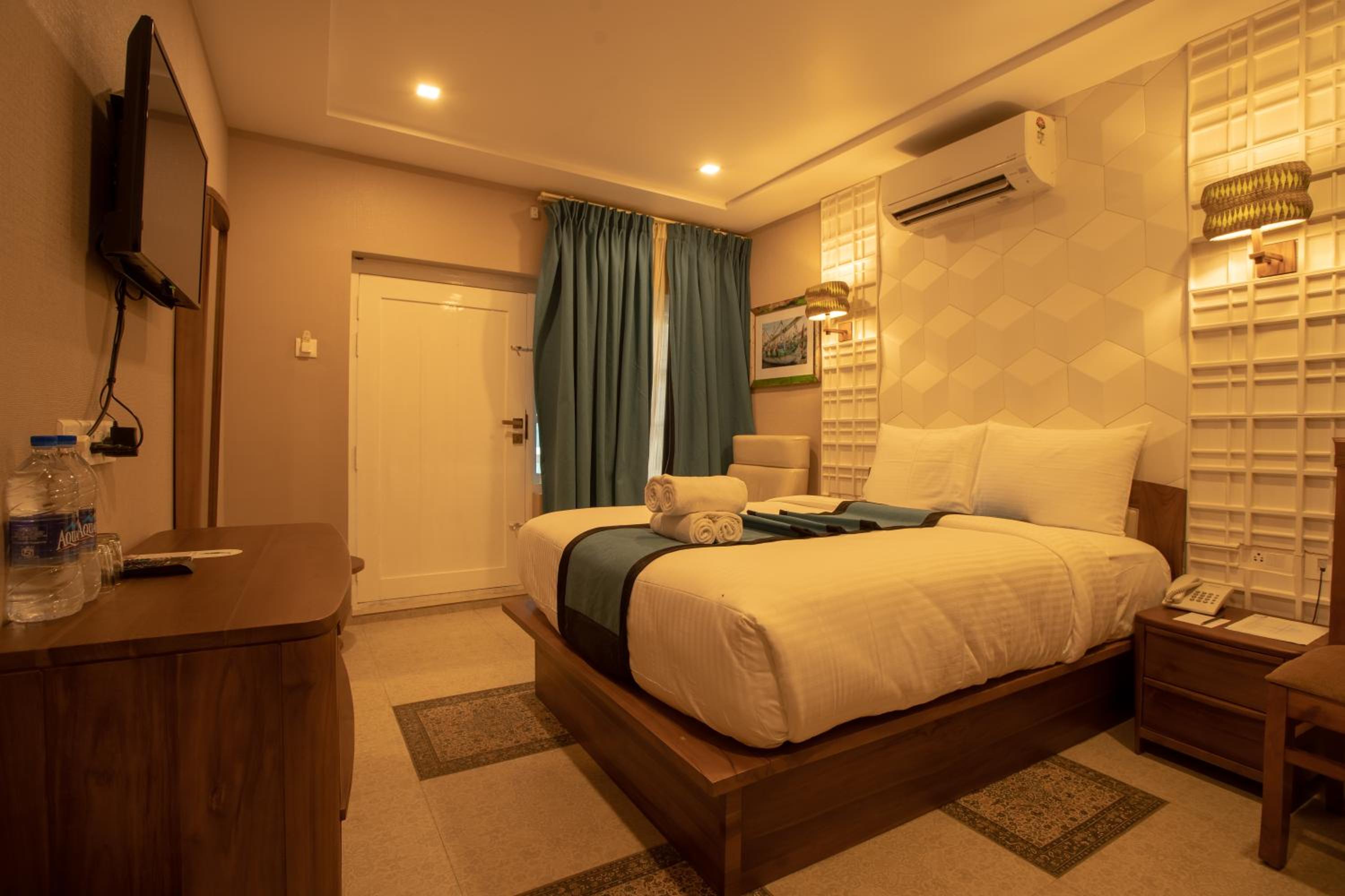 Deluxe Double Room - Photo 20