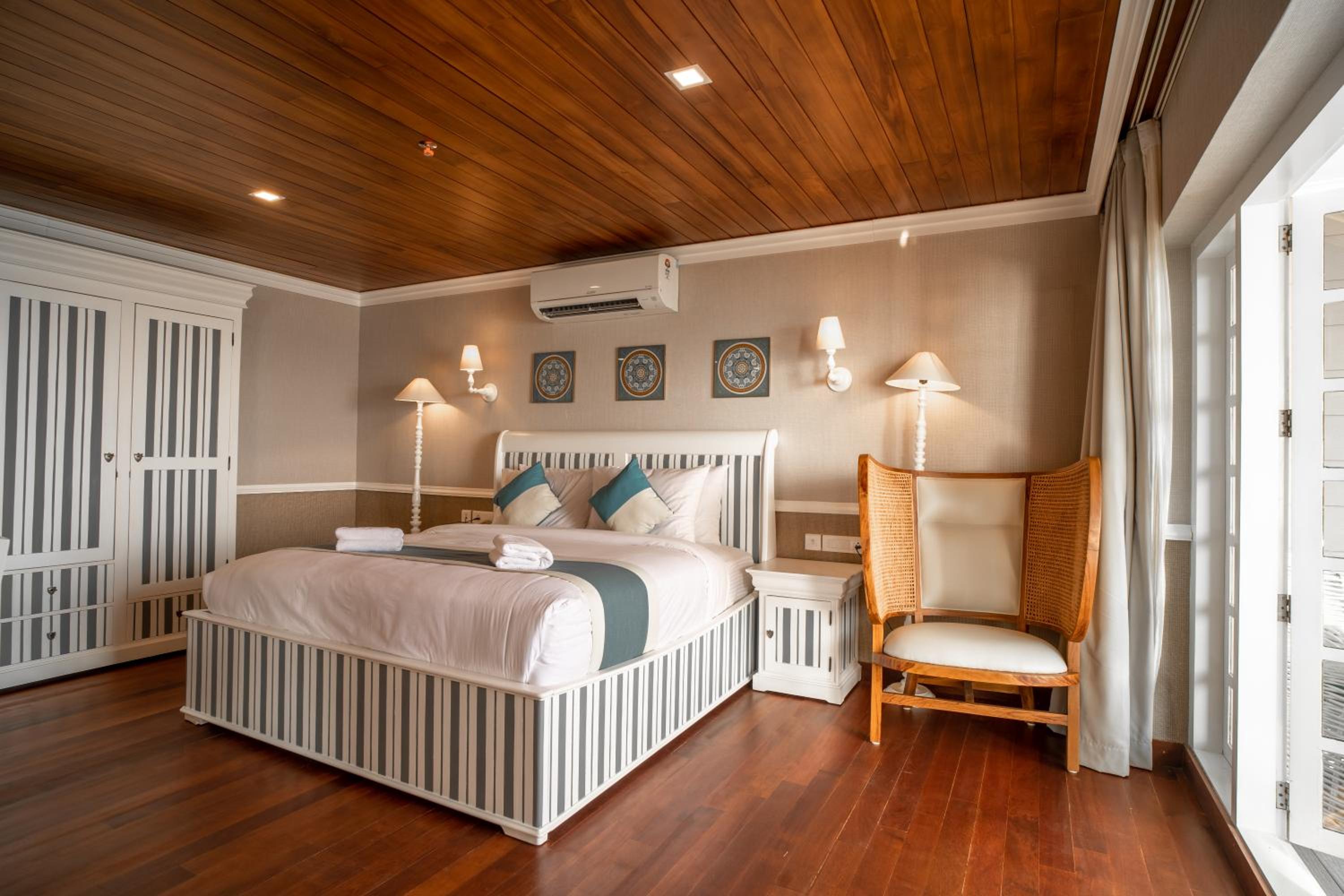 Deluxe Suite with Sea View