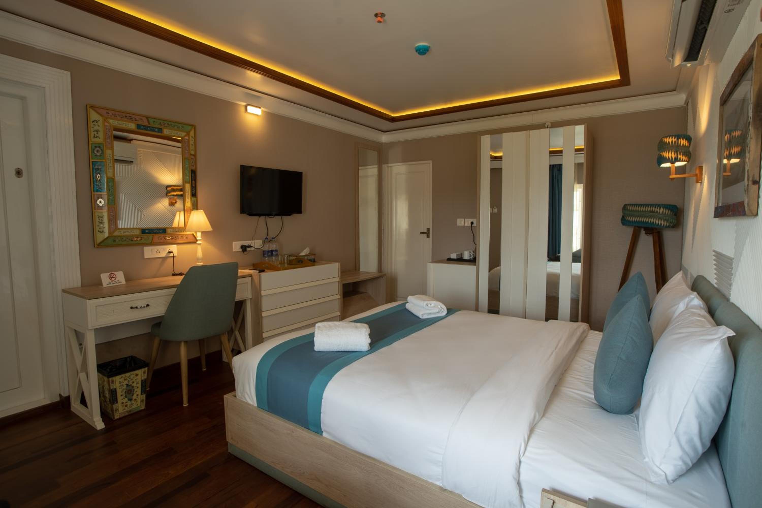 Deluxe Double Room - Photo 10