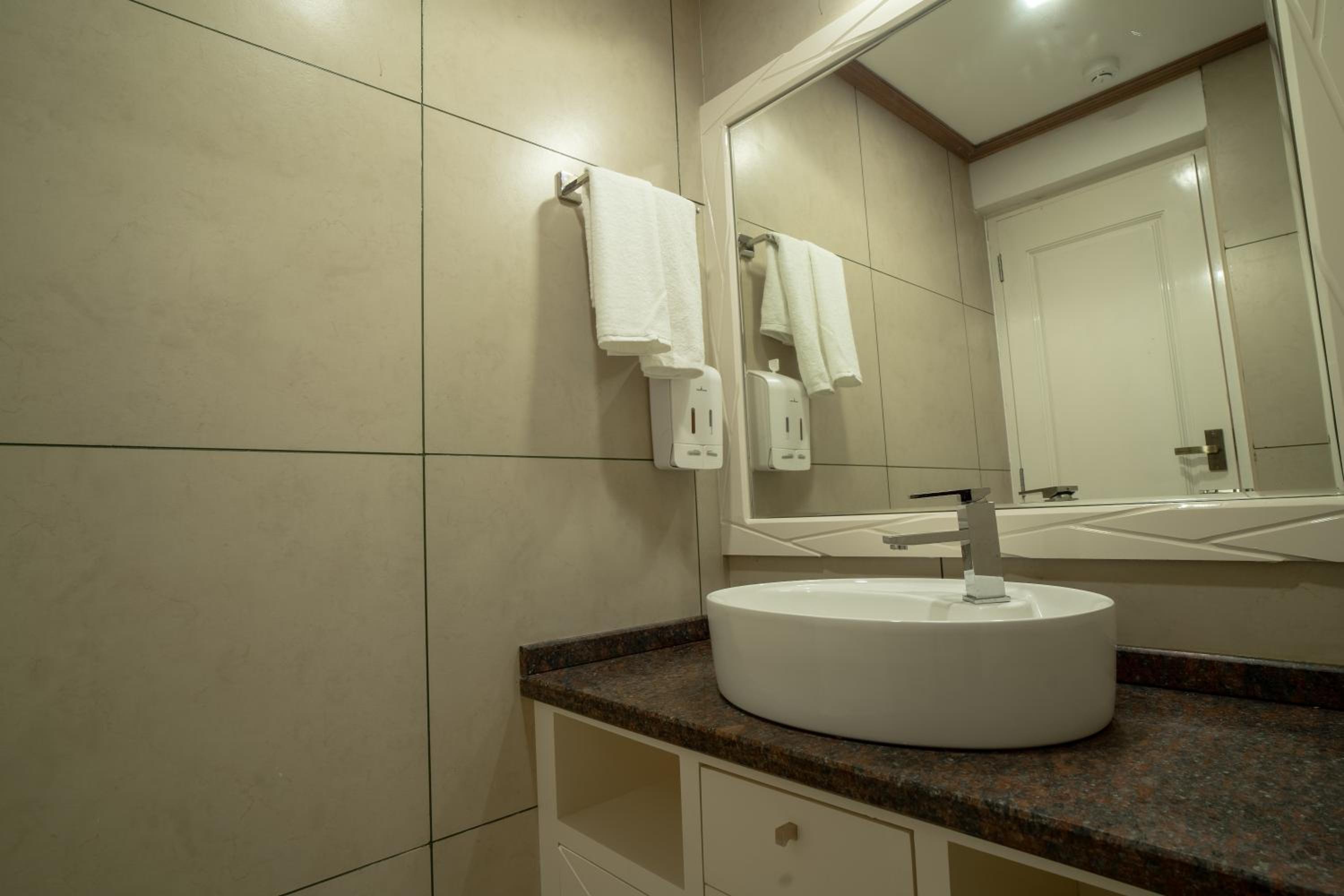 Deluxe Double Room - Photo 15