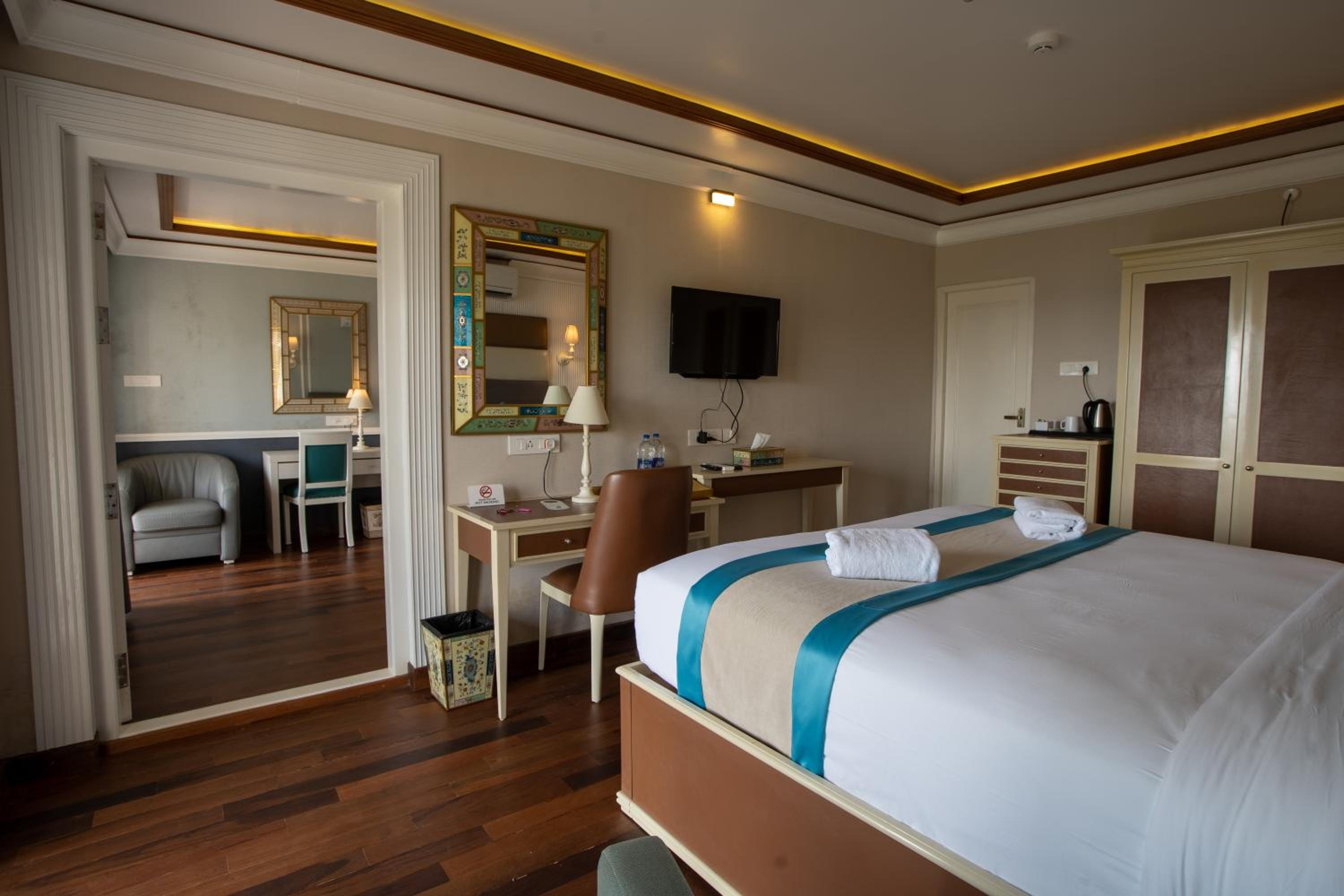 Deluxe Double Room - Photo 8