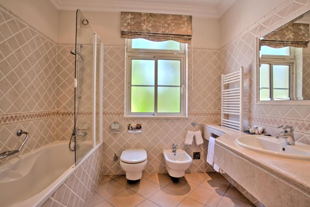 Deluxe Double Room - Photo 11