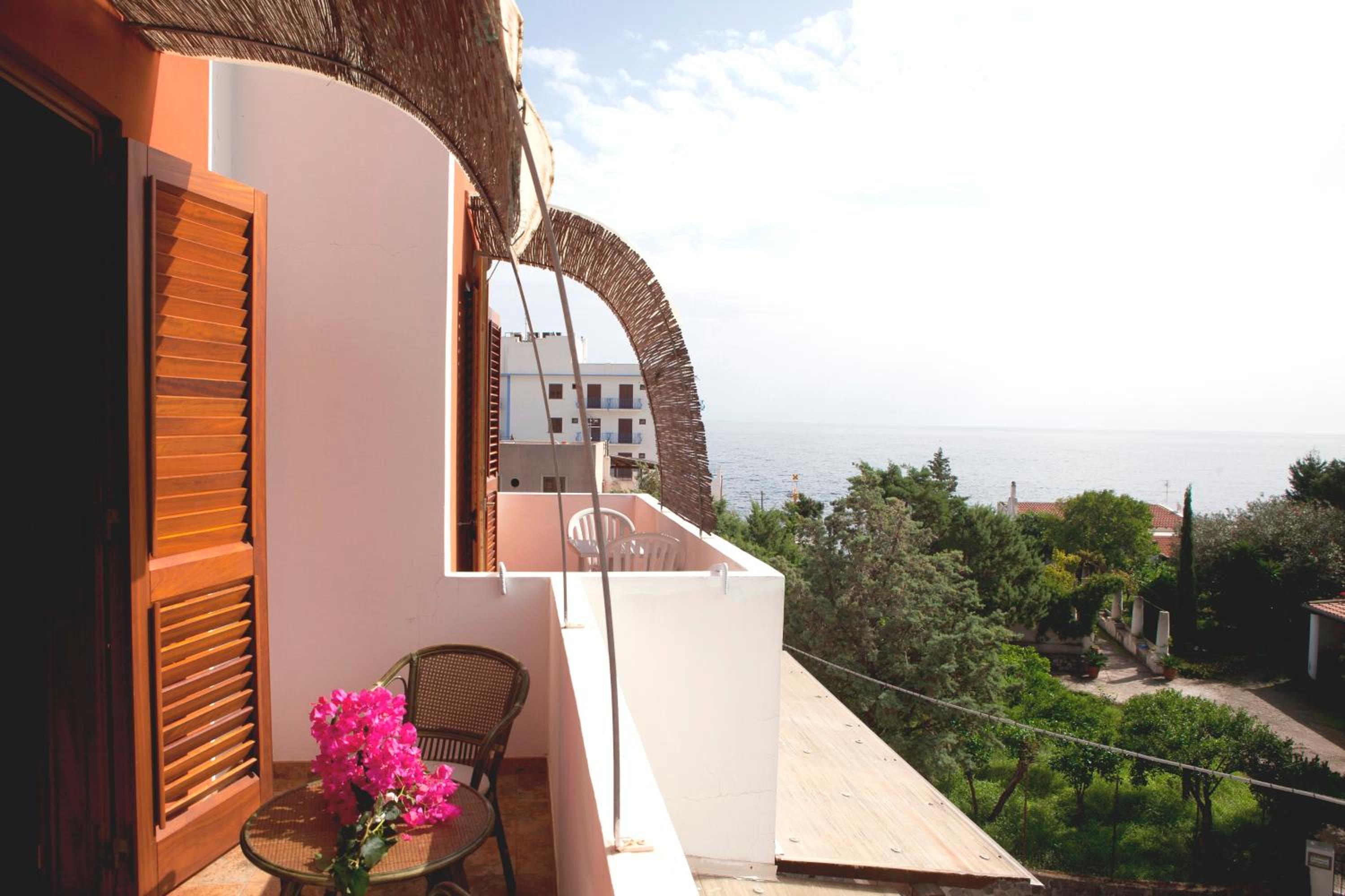 Double Room with Sea View and Kitchenette photo 2