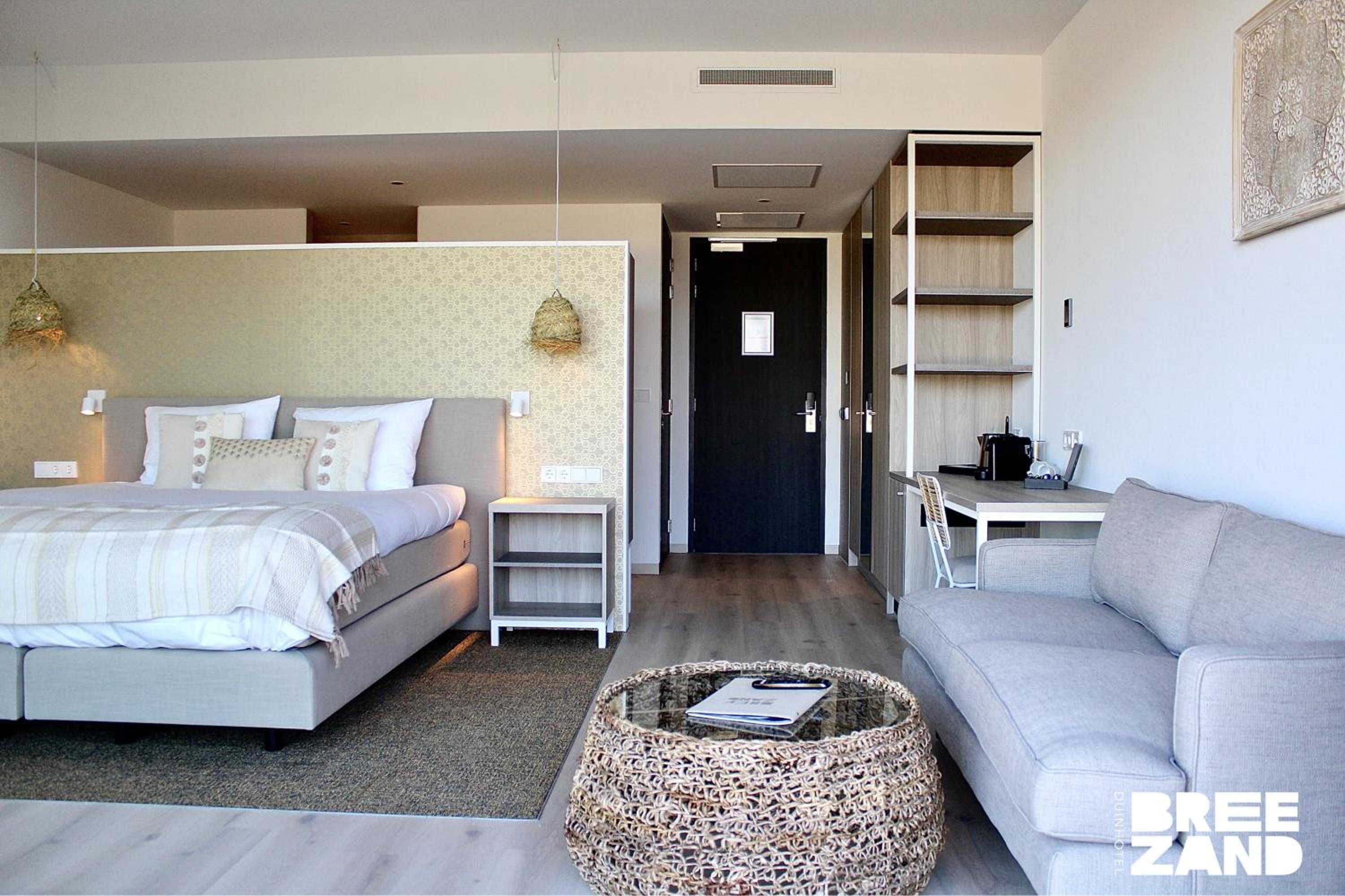 Deluxe Double Room with Bath photo 3