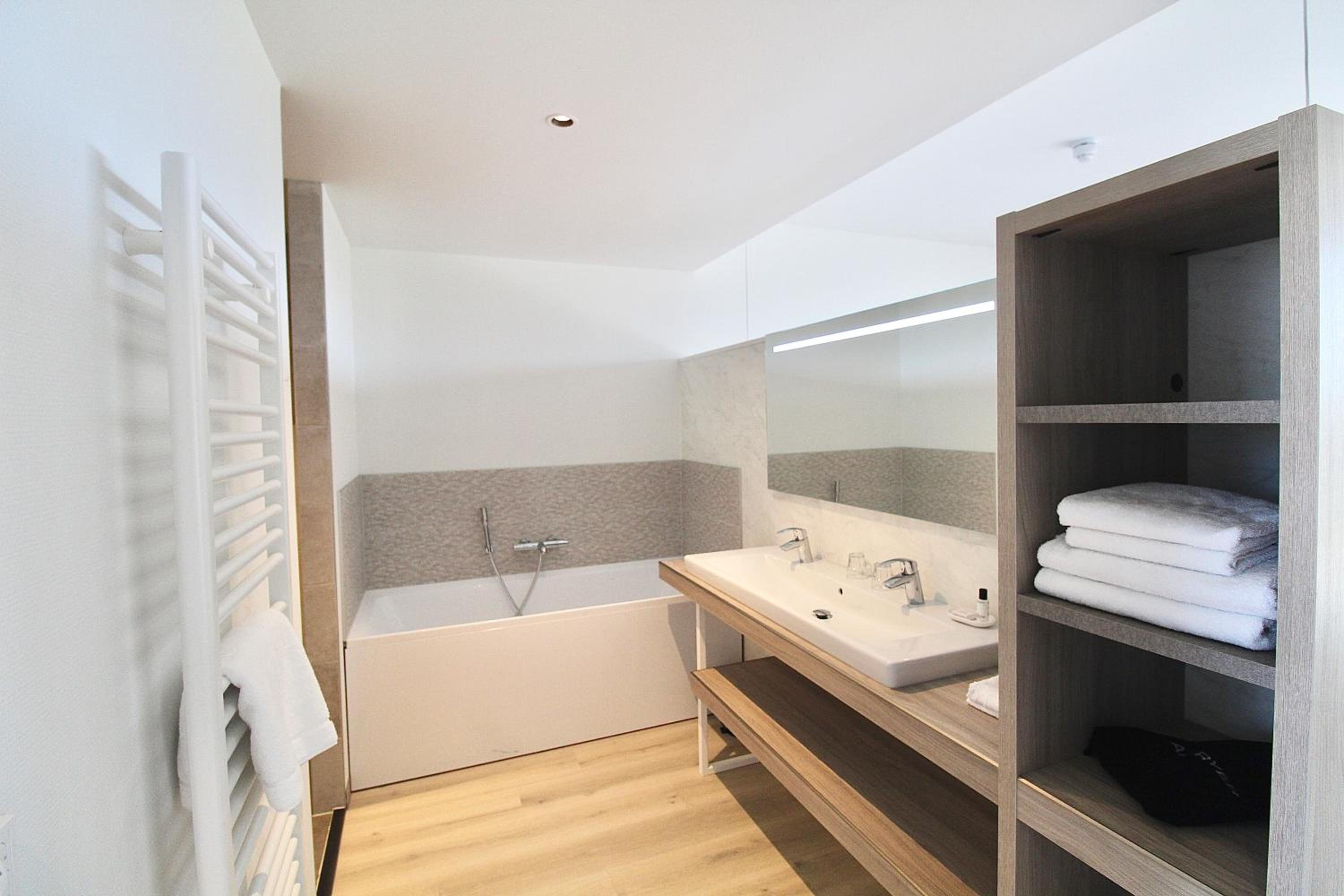 Deluxe Double Room with Bath photo 1