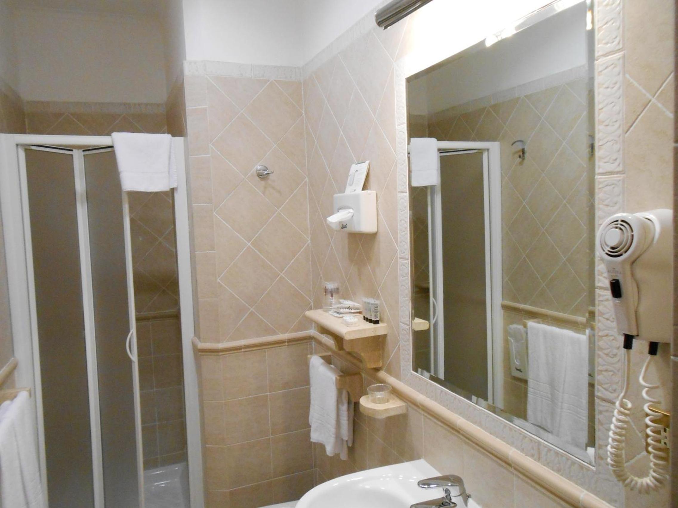 Family Room - Photo 4