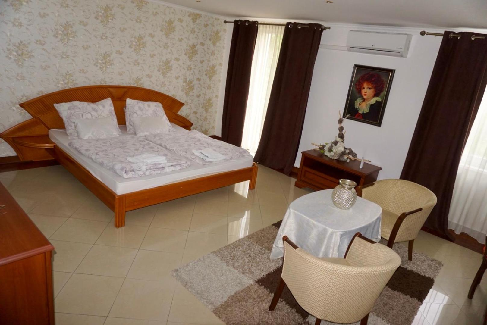 Standard Triple Room - Photo 1