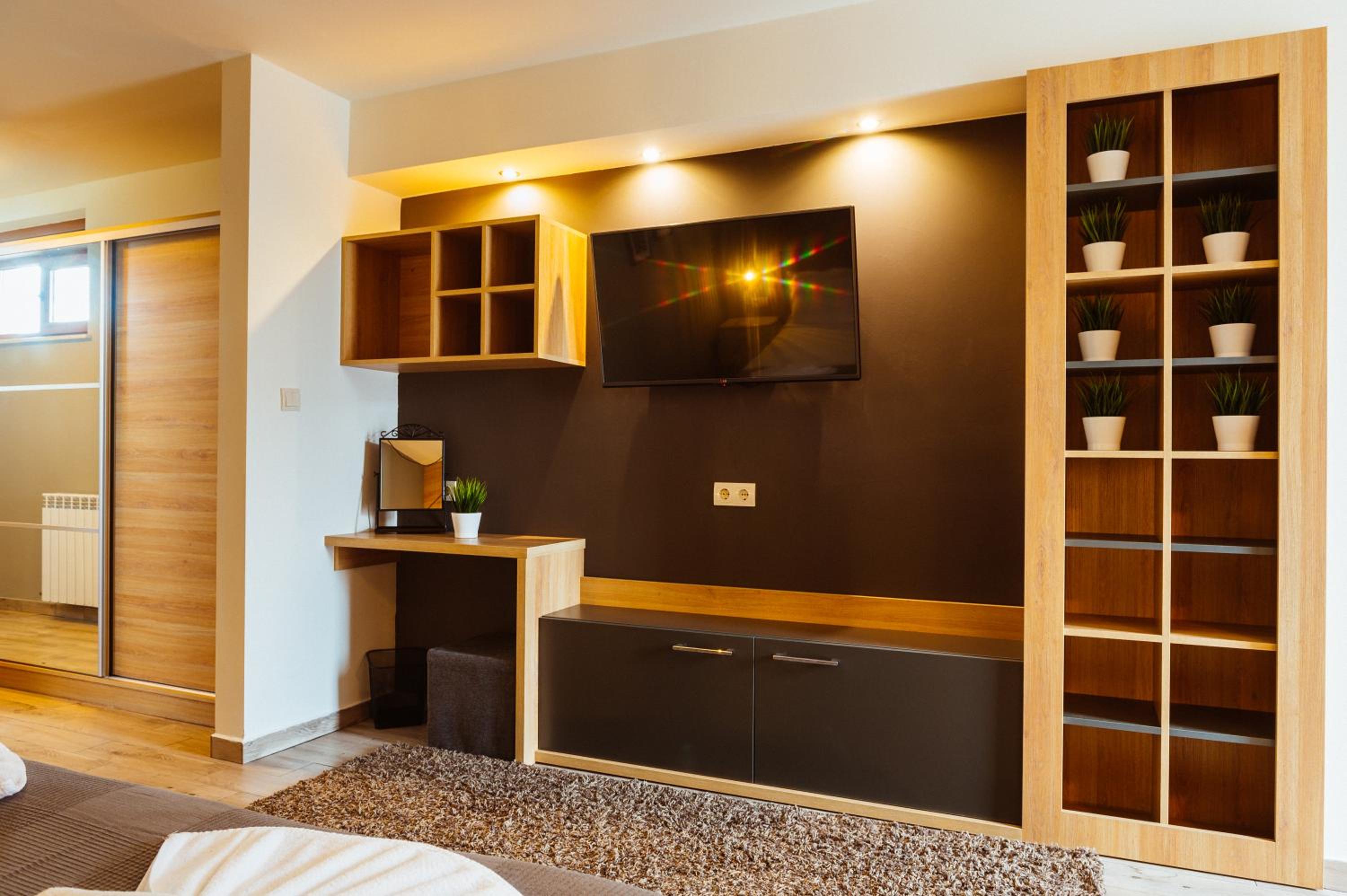 Apartment with Balcony - Photo 5