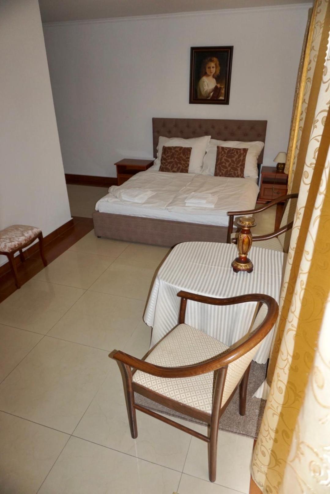 Double Room - Photo 2