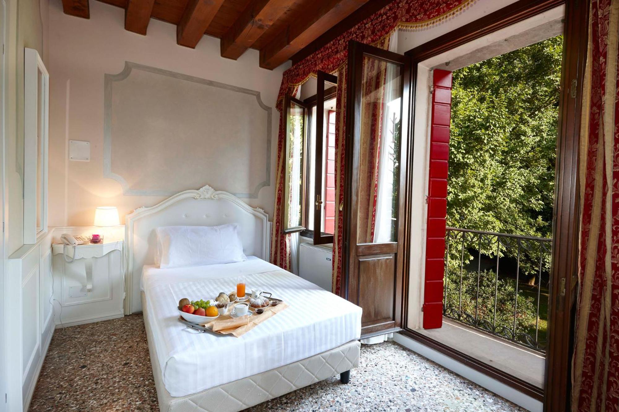 Single Room - Photo 1