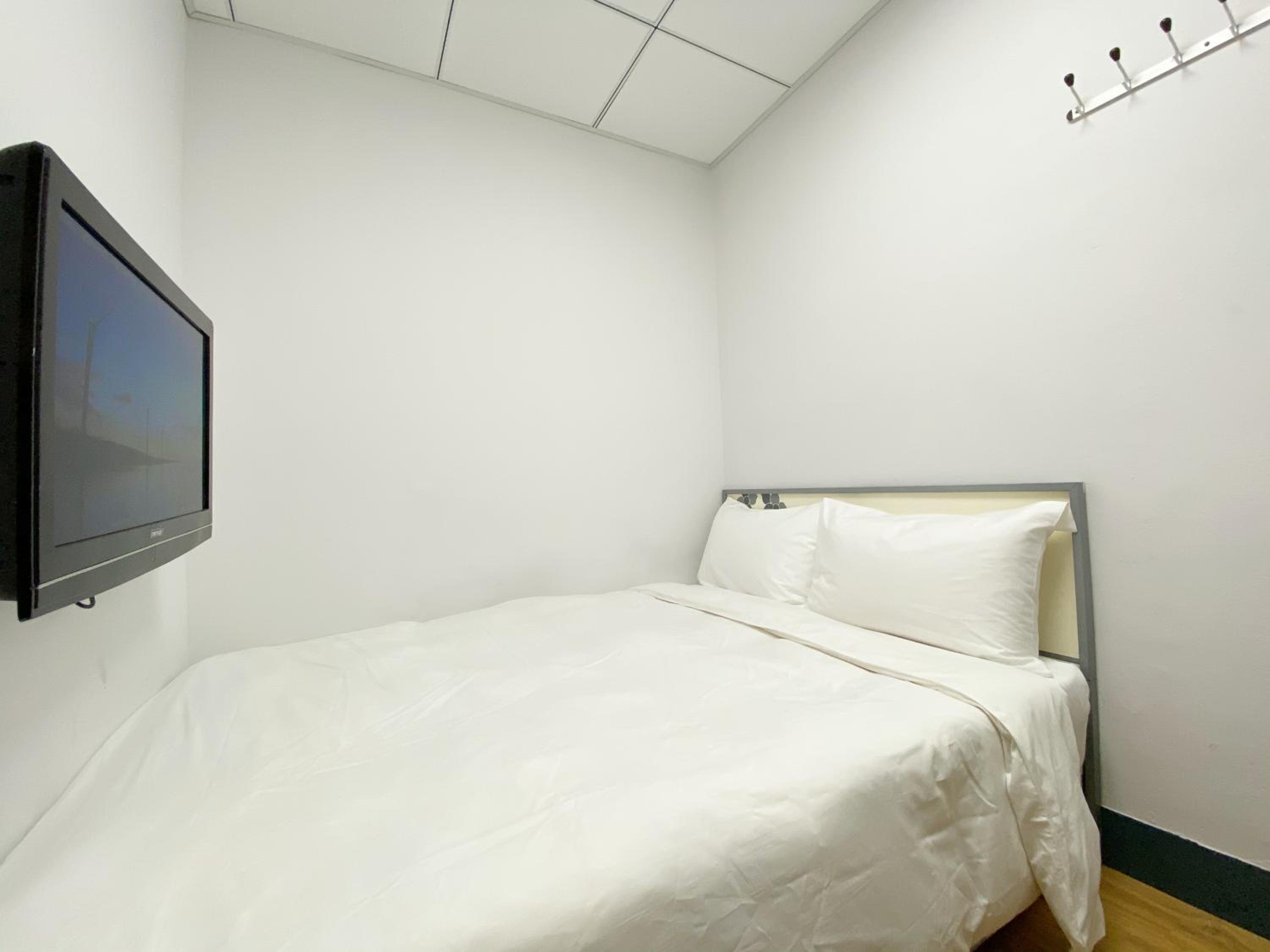 Standard Single Room - Photo 2