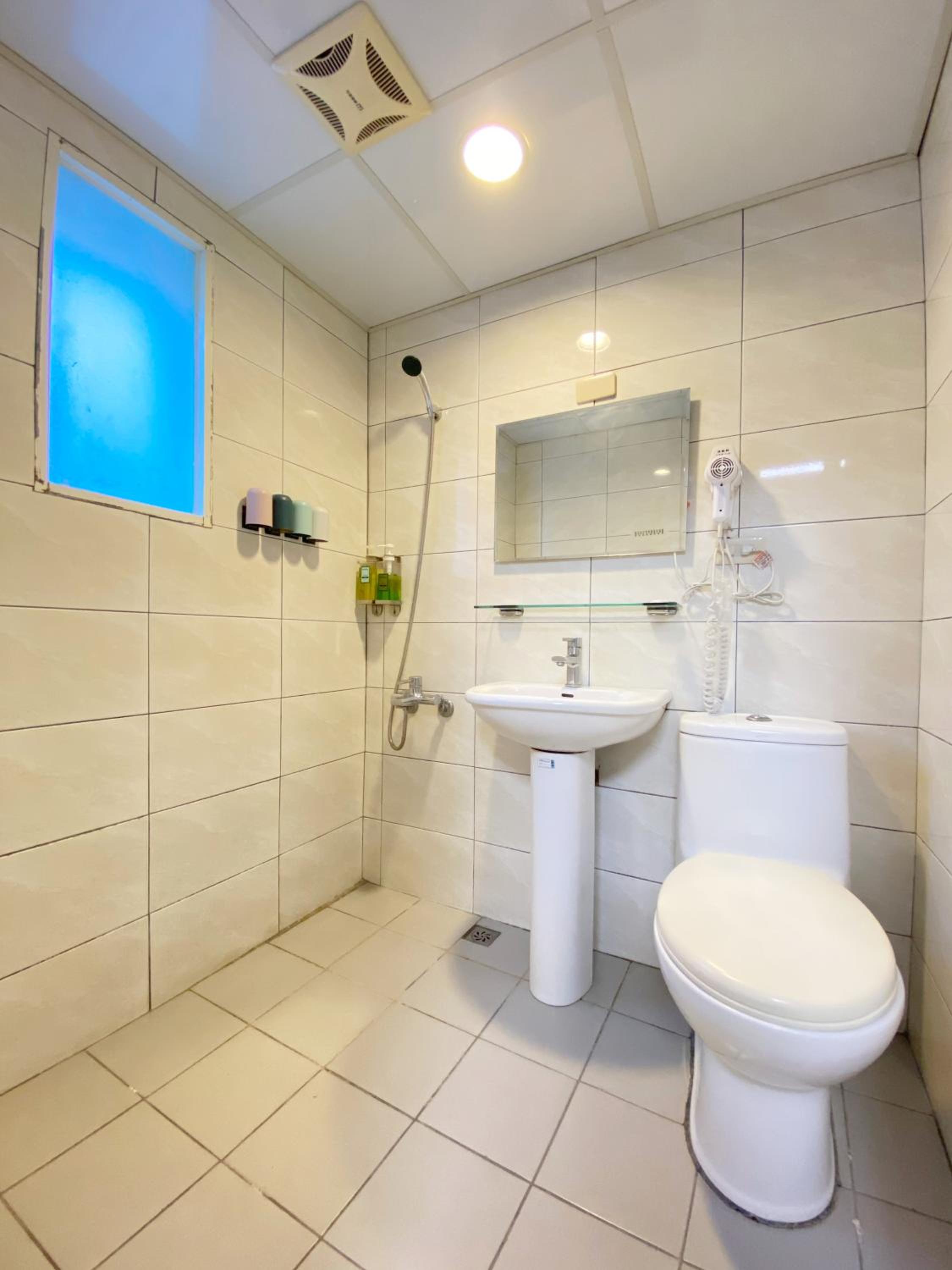 Double or Twin Room - Photo 11