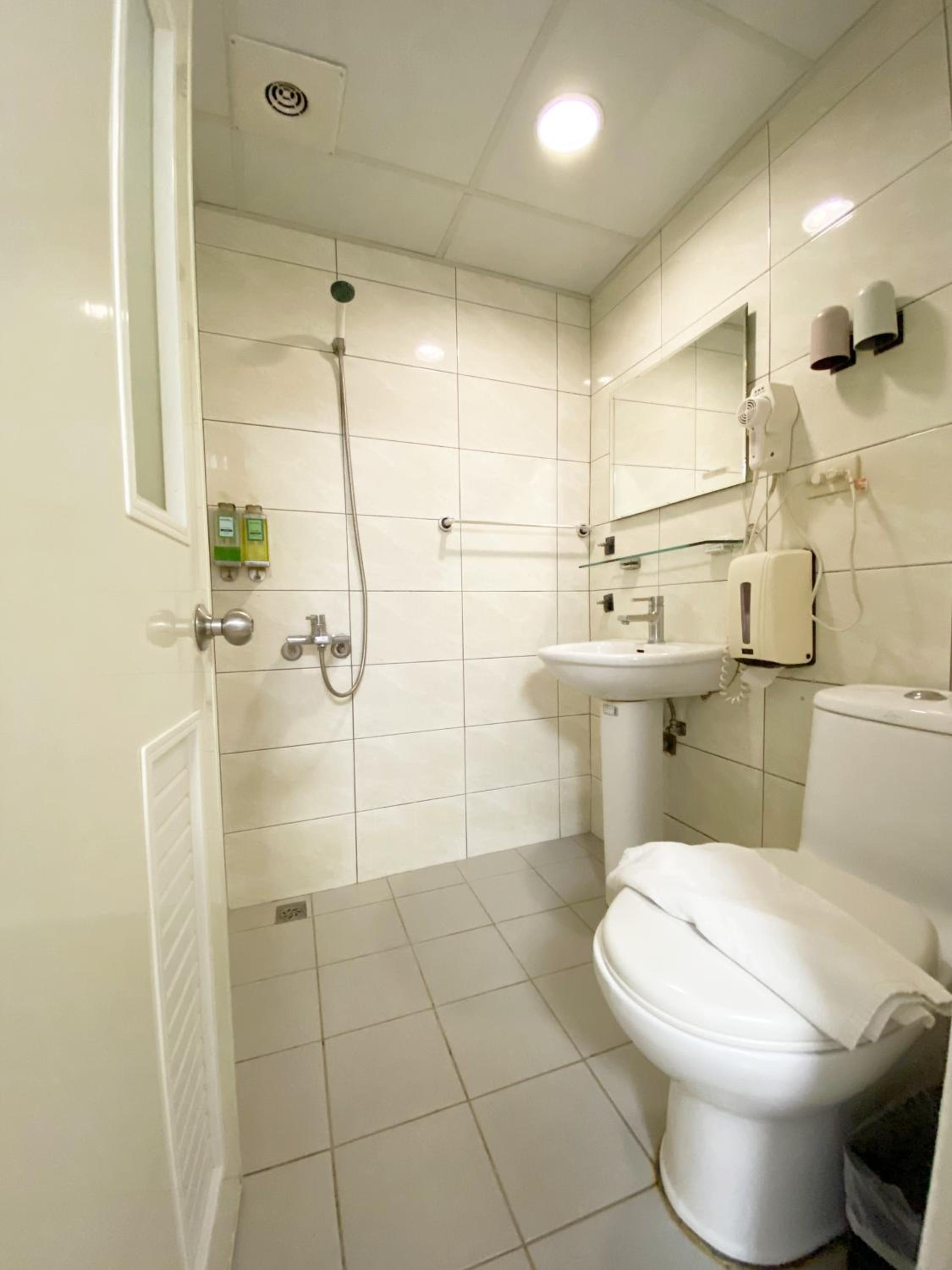 Double or Twin Room - Photo 12