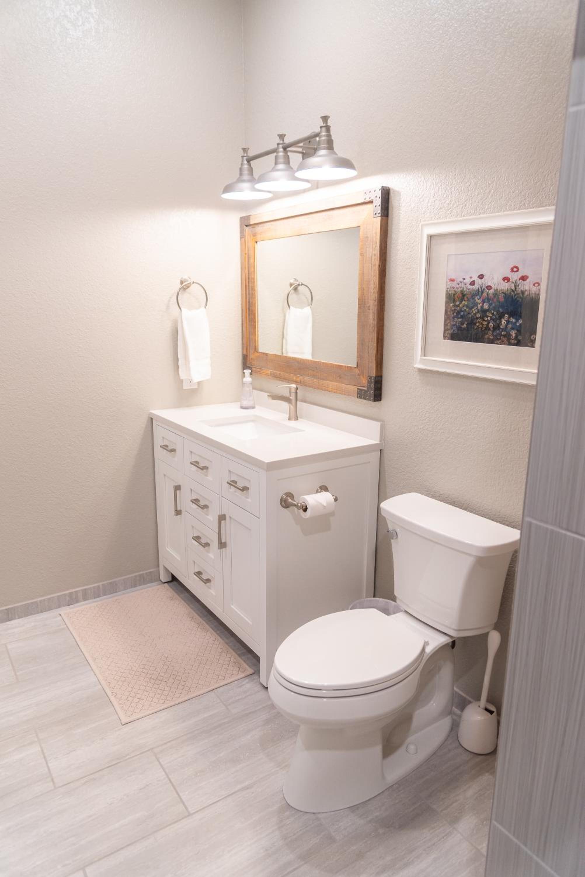 Deluxe Queen Suite - Photo 17