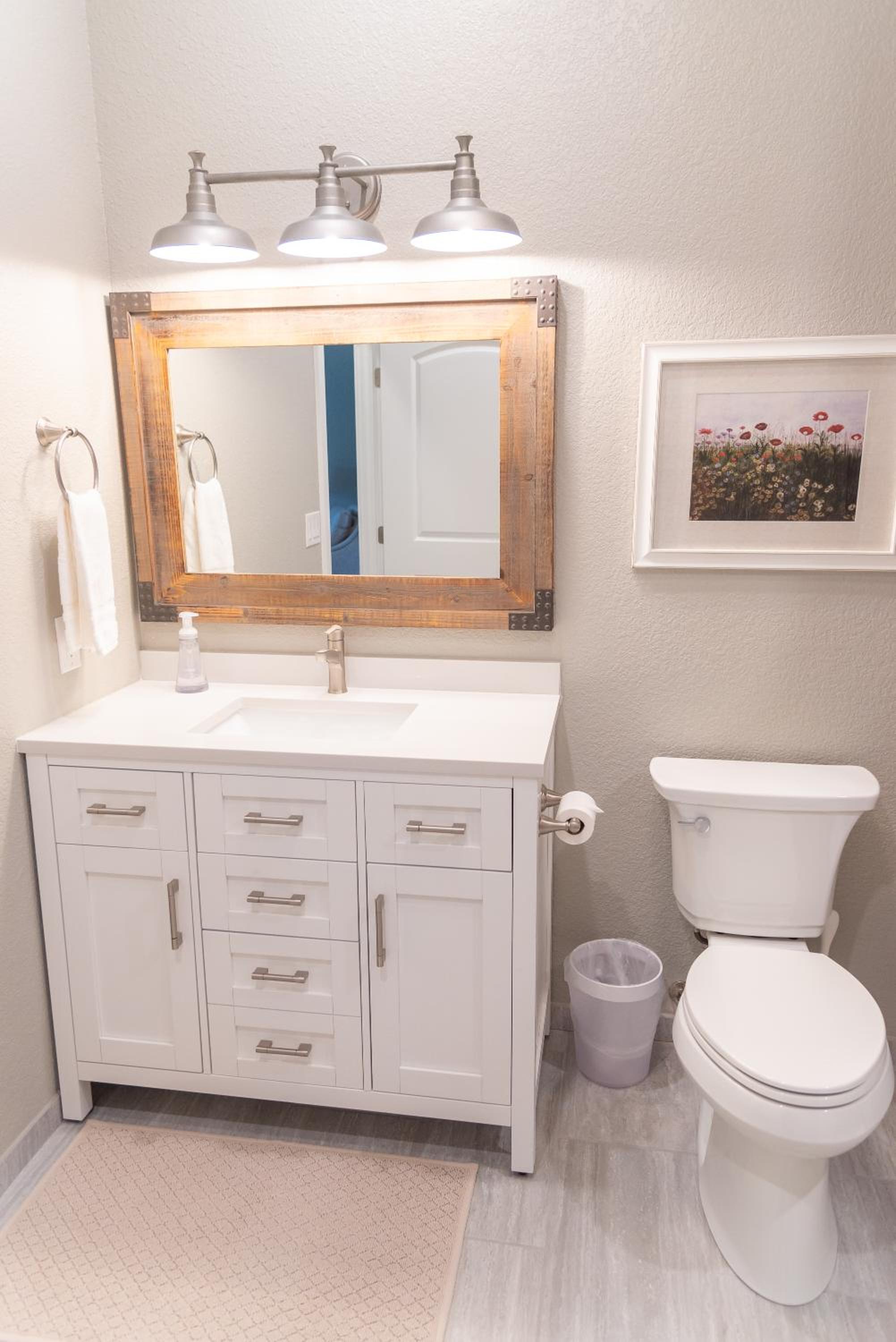 Deluxe Queen Suite - Photo 20