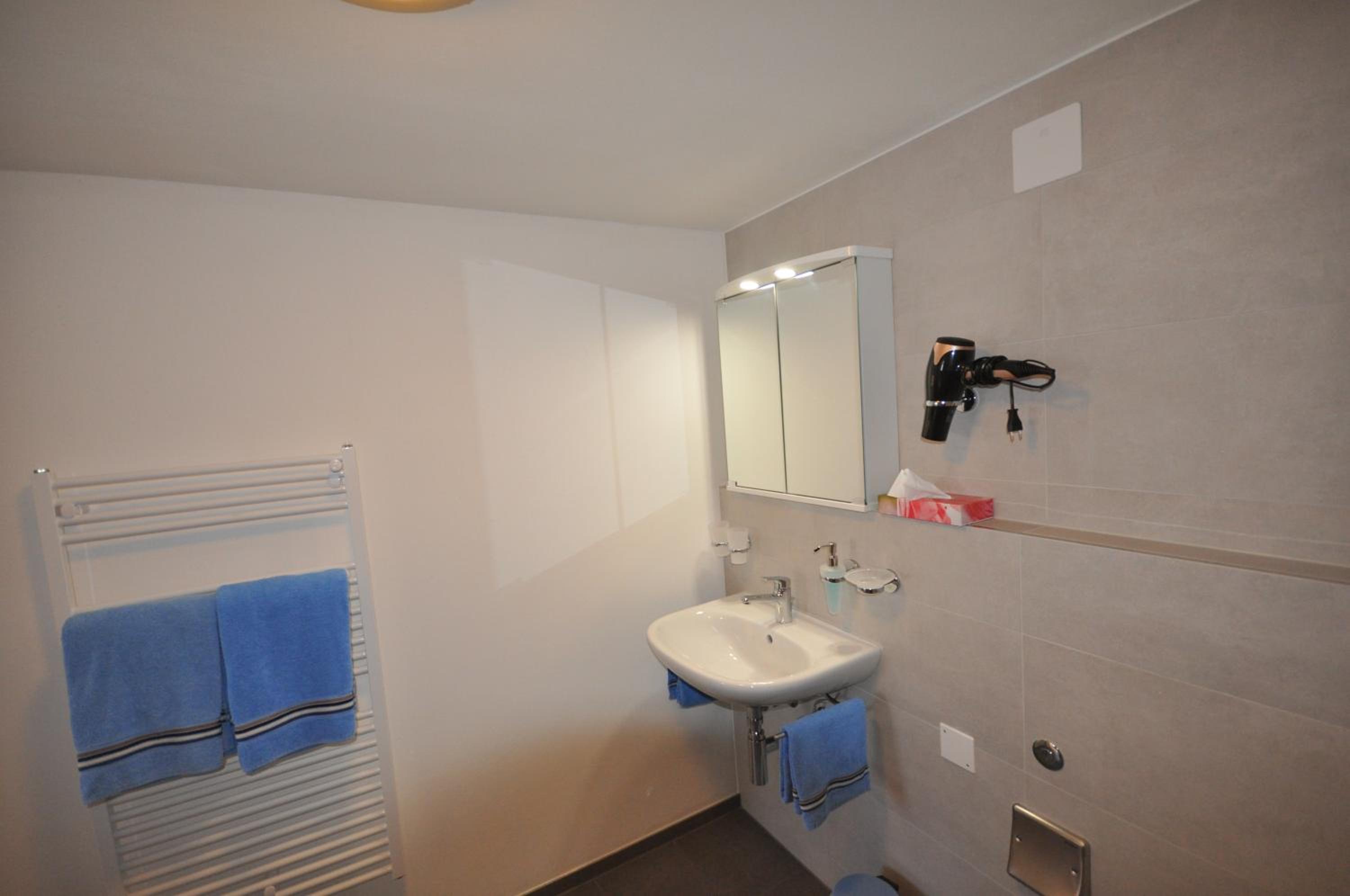 Deluxe Double Room with Shower photo 2