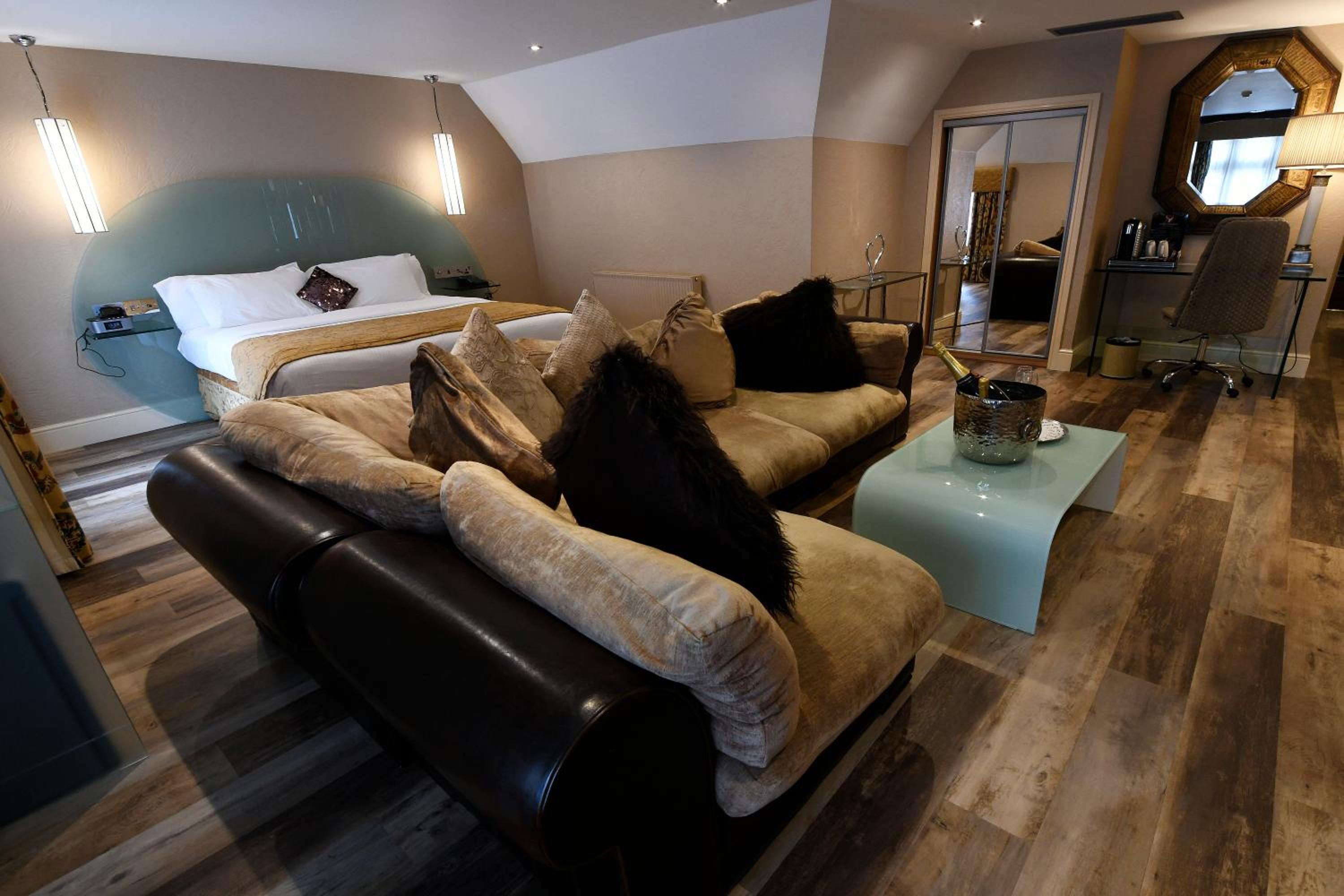 King Suite with Sauna - Photo 4