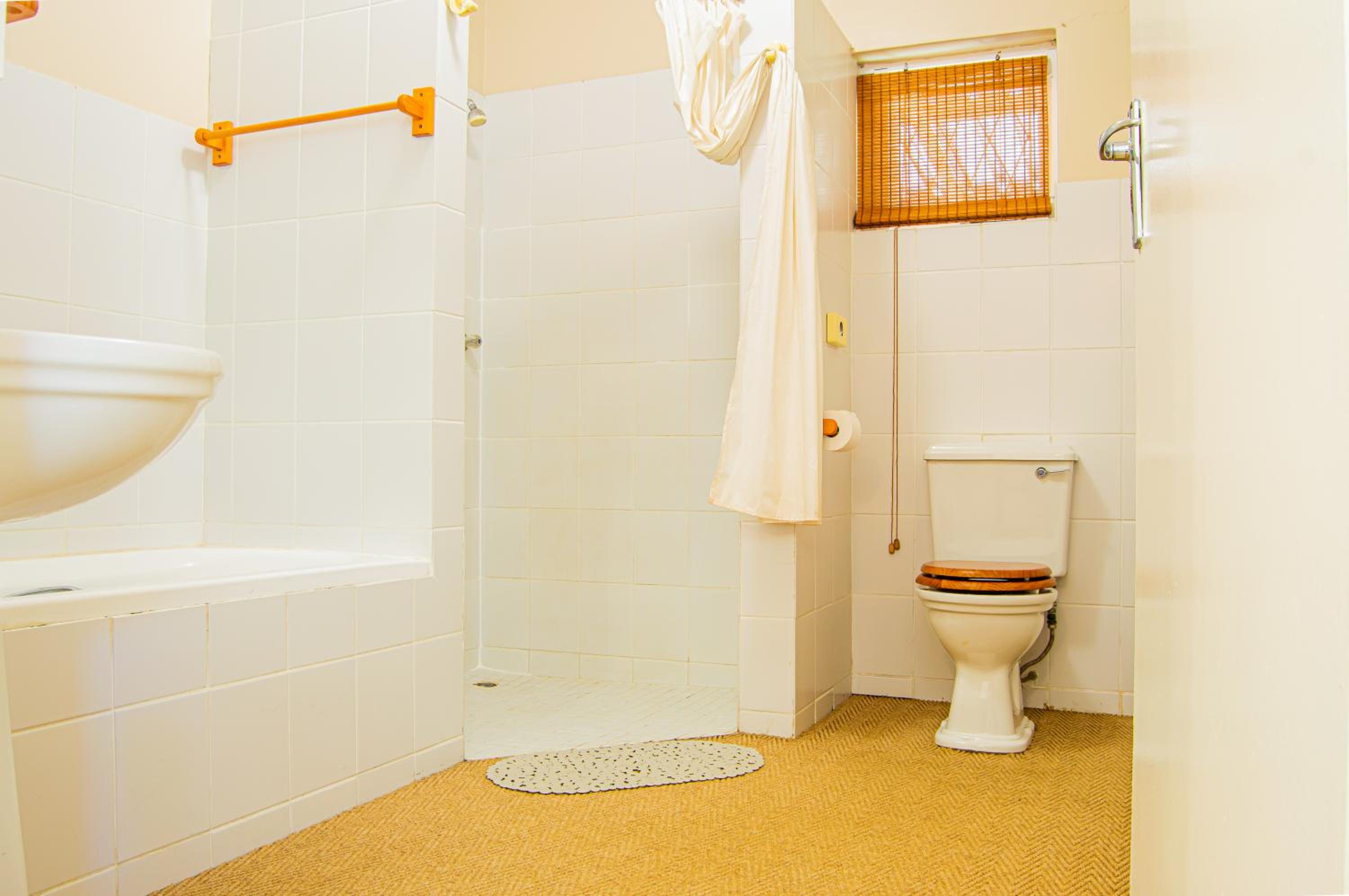 Deluxe Queen Room - Photo 5