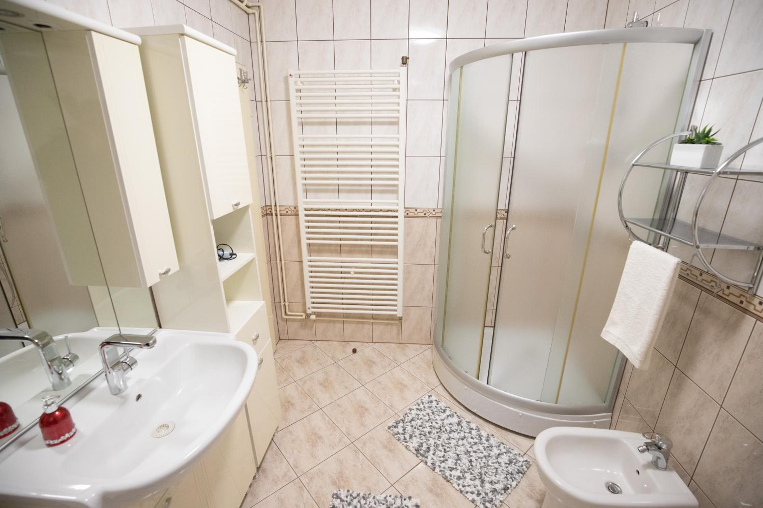 Three-Bedroom Apartment - Photo 8